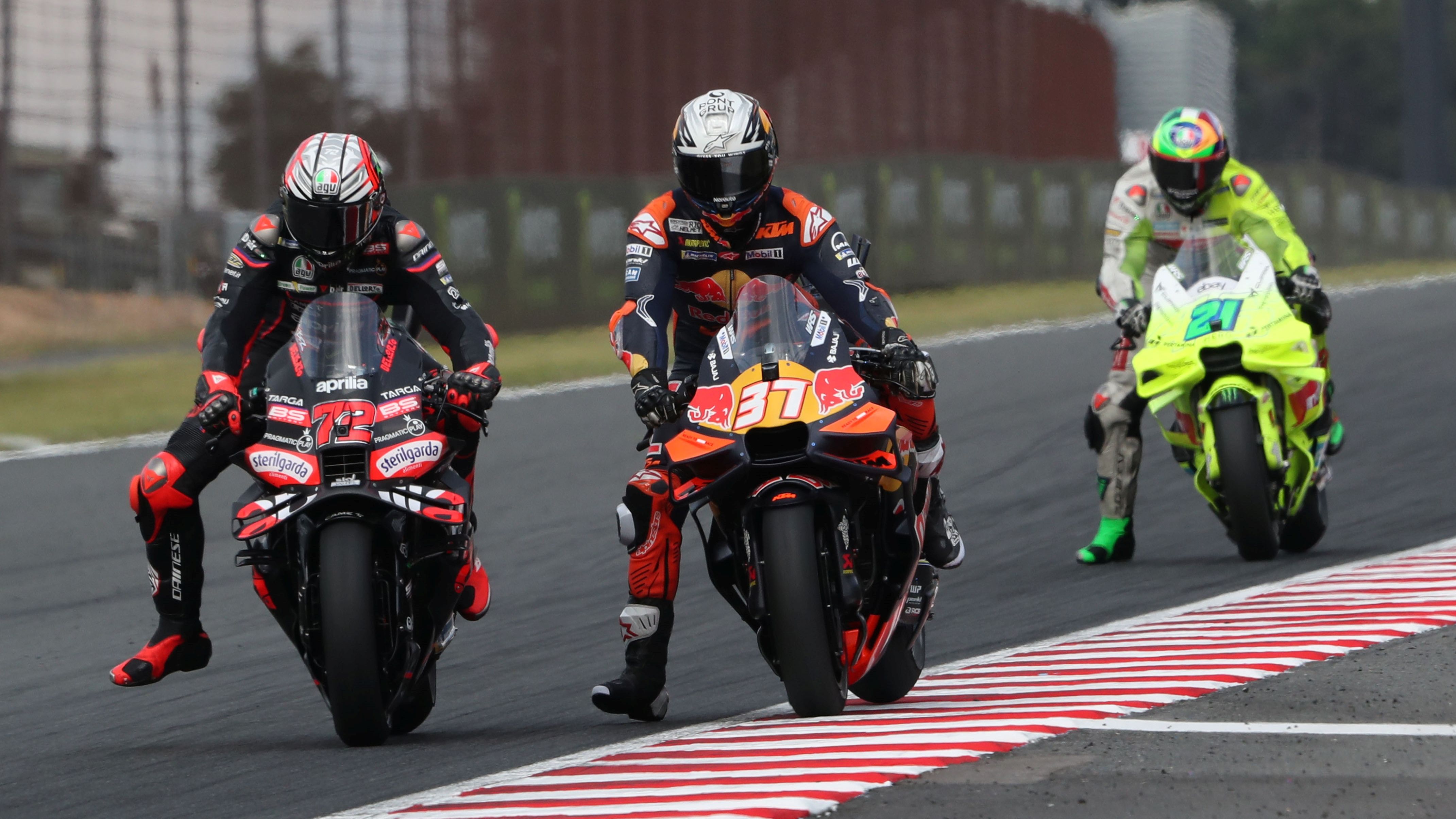 Marco Bezzecchi se empareja con Pedro Acosta ante Franco Morbidelli, MotoGP Japón 2025