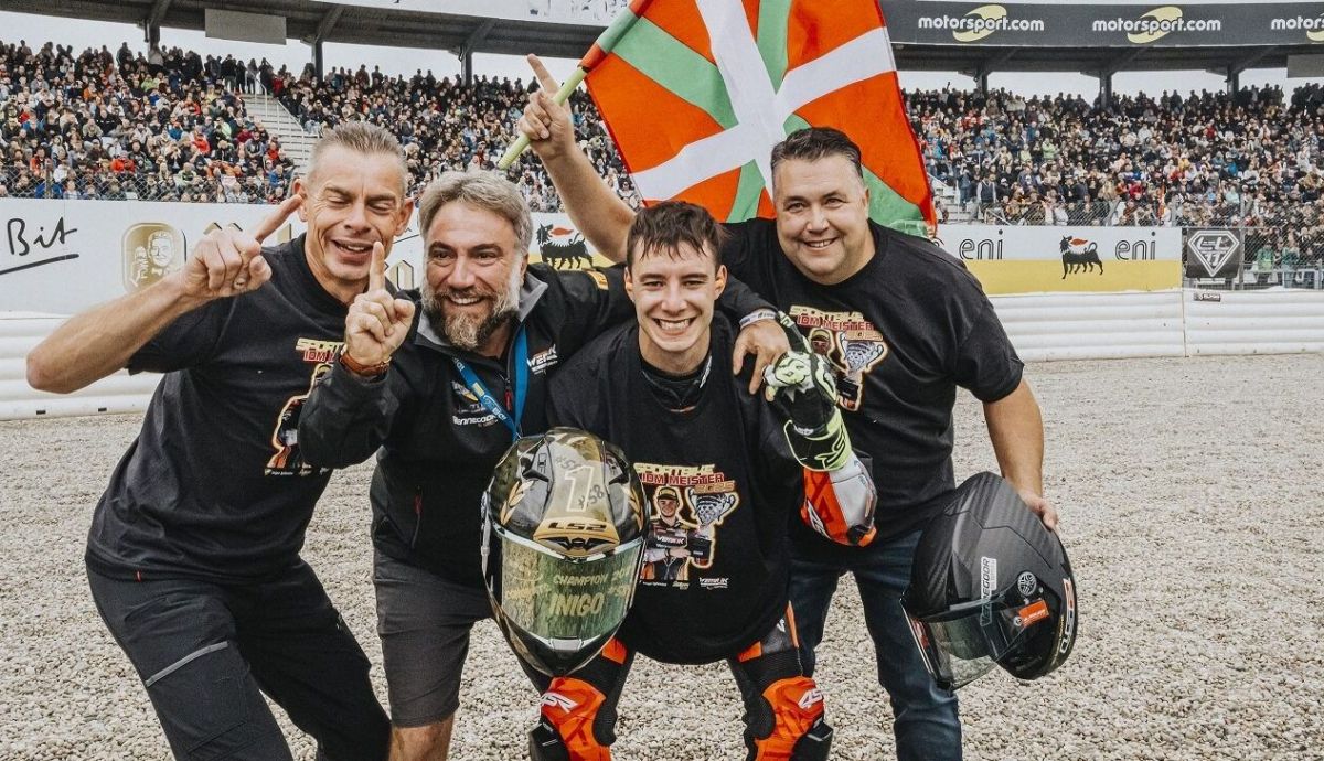 Íñigo Iglesias el primer campeón de la historia del IDM Sportbike