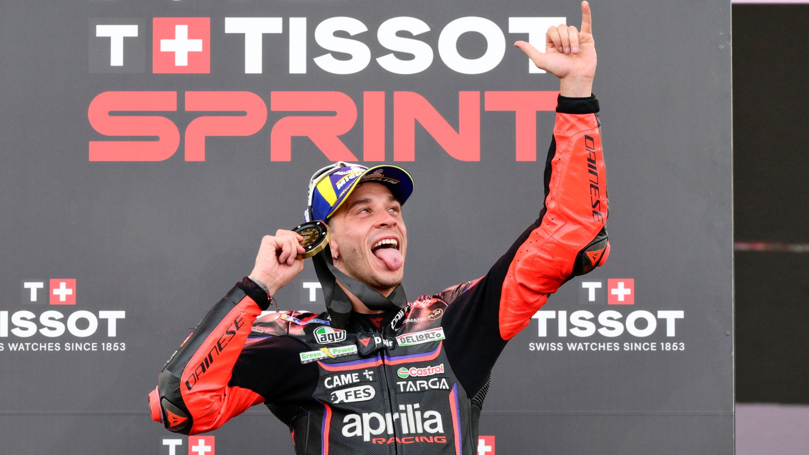 Marco Bezzecchi celebra su victoria en el Sprint en Indonesia