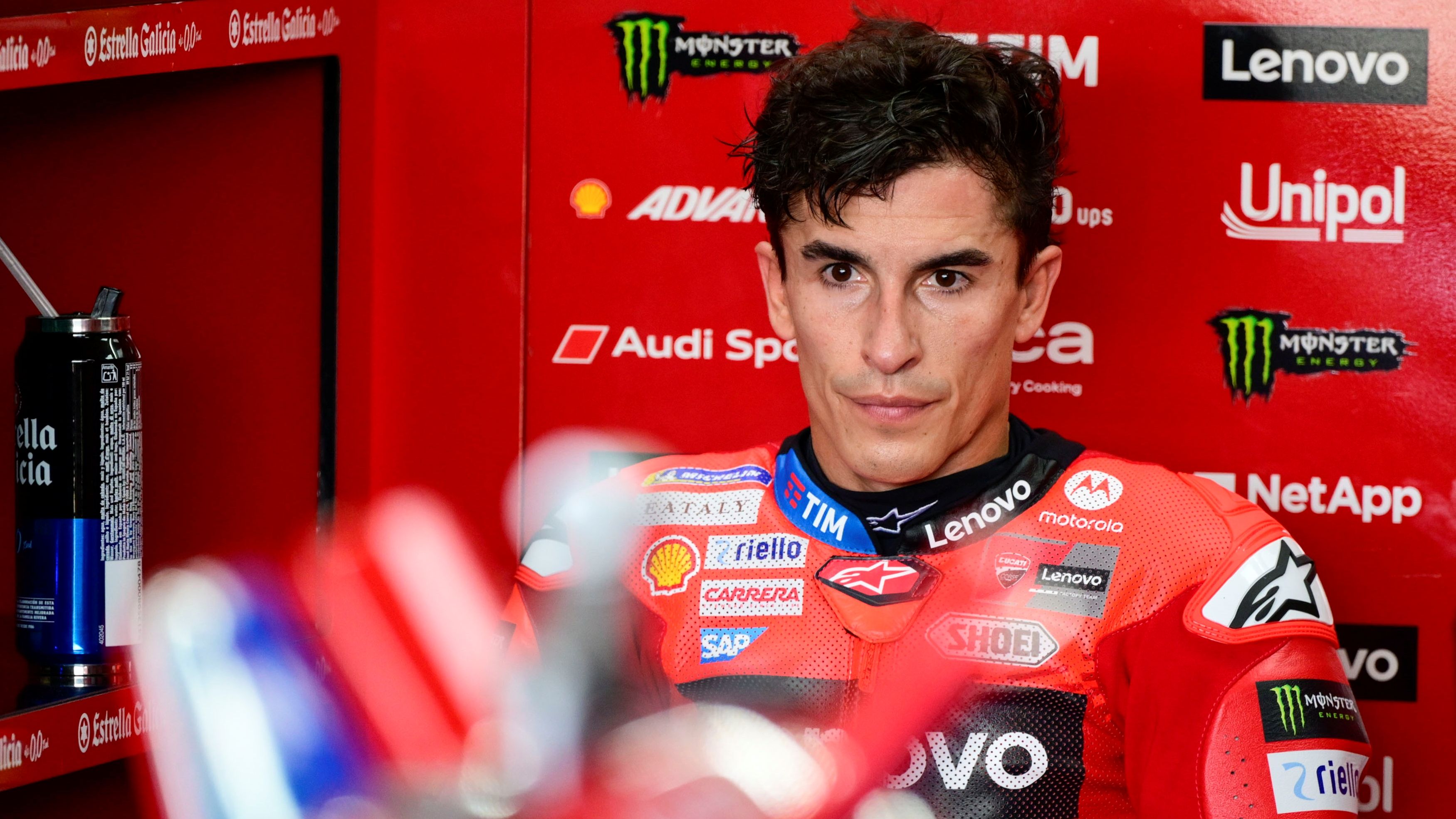 Marc Márquez en el box durante el GP de Indonesia