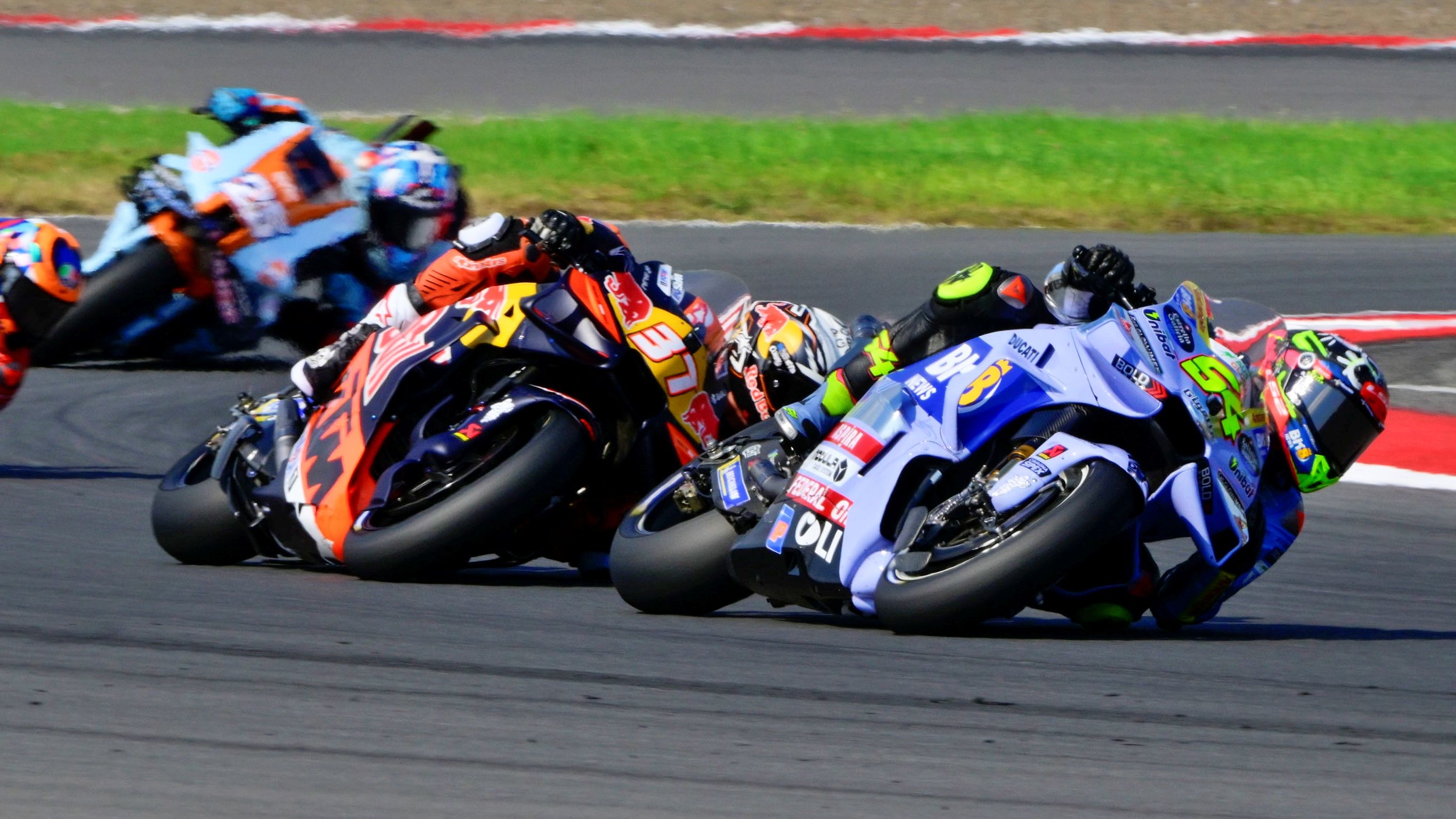 Fermín Aldeguer con Pedro Acosta pegado, MotoGP Indonesia 2025