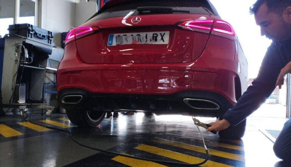 Europa quiere endurecer las pruebas de emisiones a los coches diésel y gasolina en las ITV