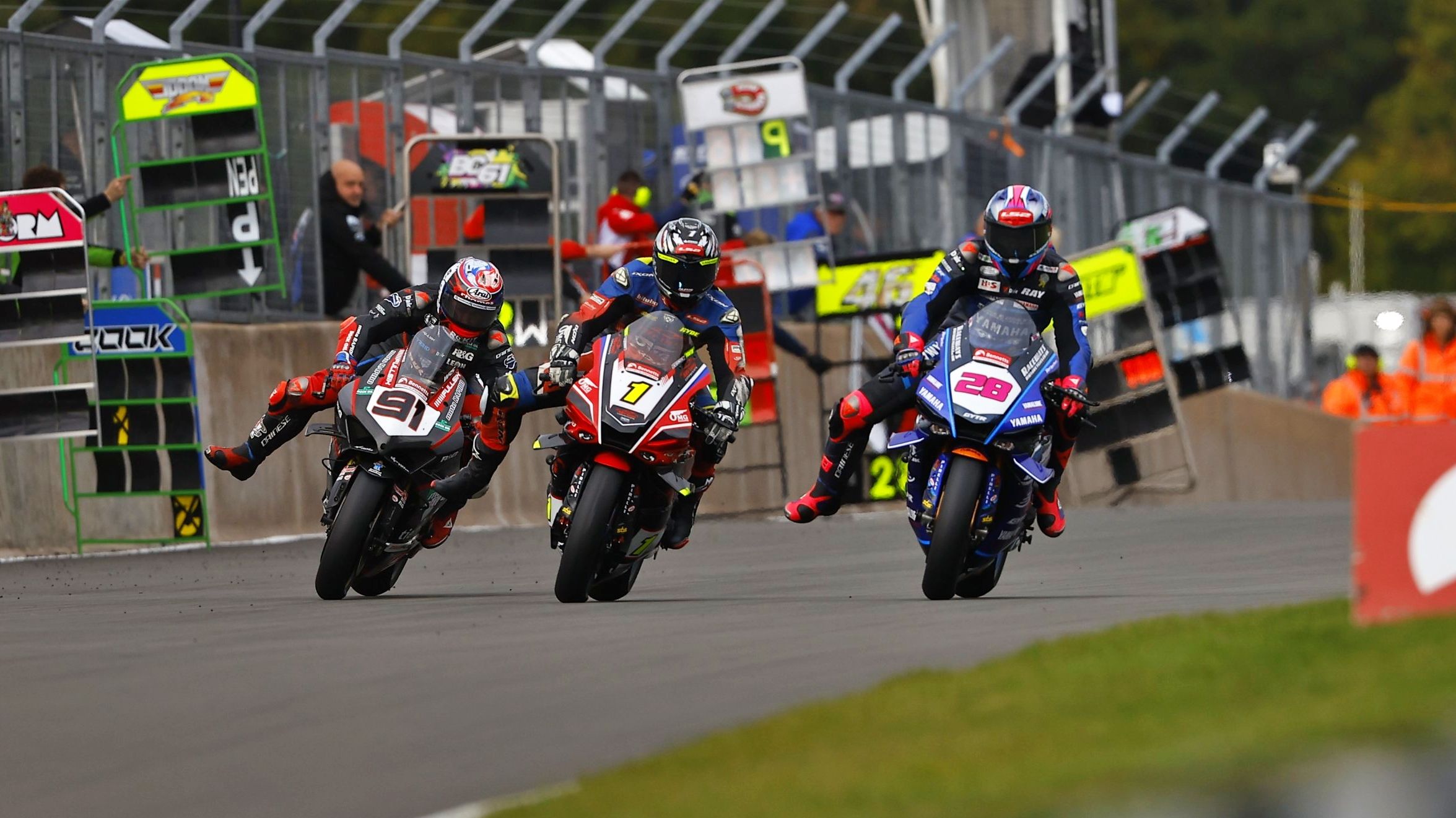 Kyle Ryde y Bradley Ray se jugarán un BSB 2025 en el que Leon Haslam necesita un milagro