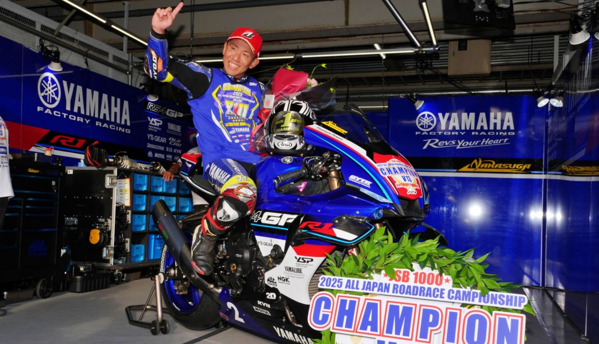 Katsuyuki Nakasuga celebra su décimo tercer título del All Japan Superbike 