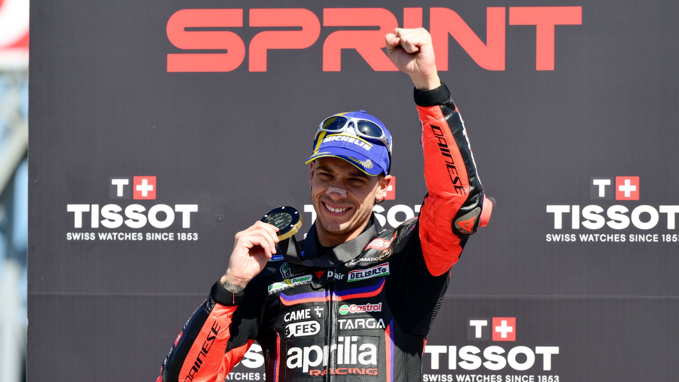 Marco Bezzecchi festeja la victoria en el Sprint del GP de Australia