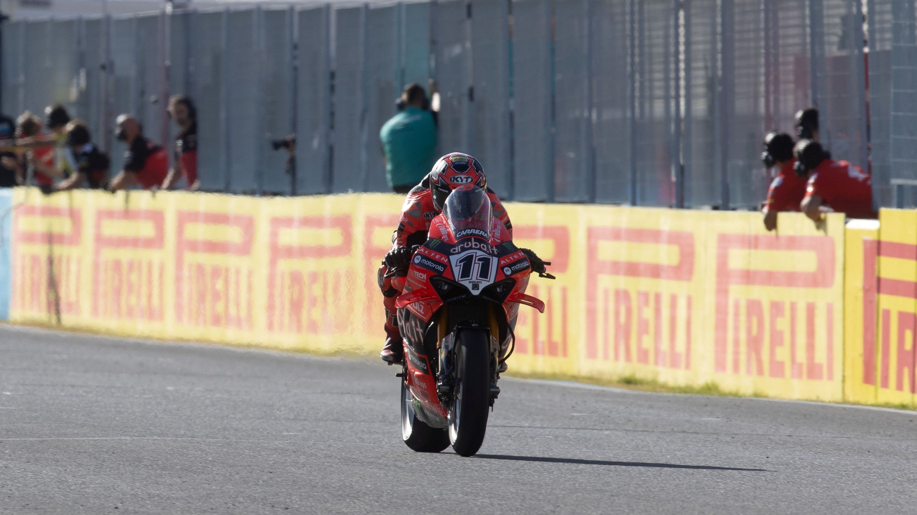 Nicolò Bulega ha ganado la carrera SP en Jerez tras tirar a Toprak Razgatlioglu