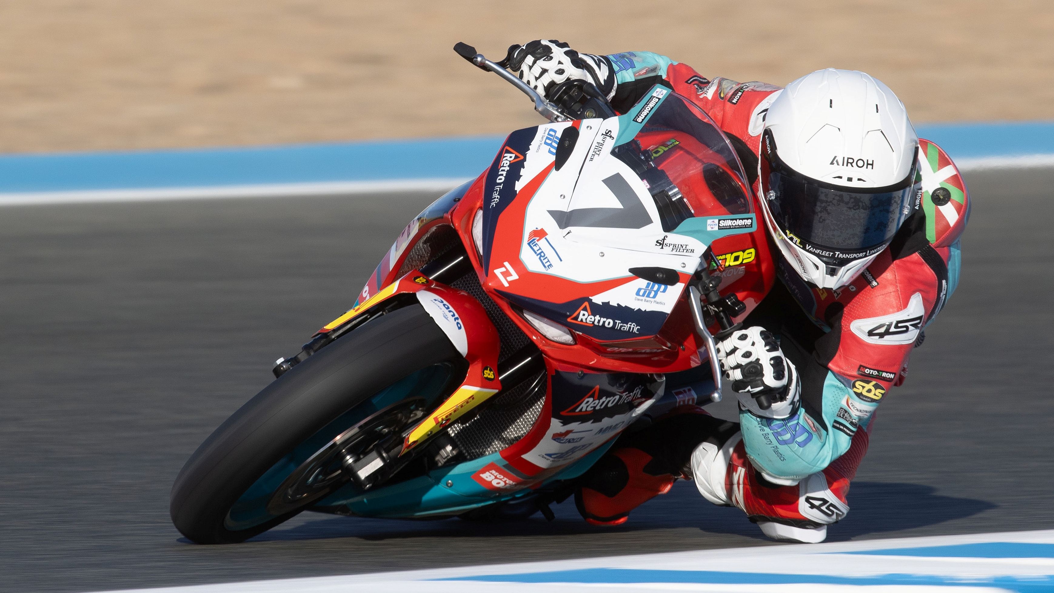 Beñat Fernández campeón del mundo de Supersport 300 2025