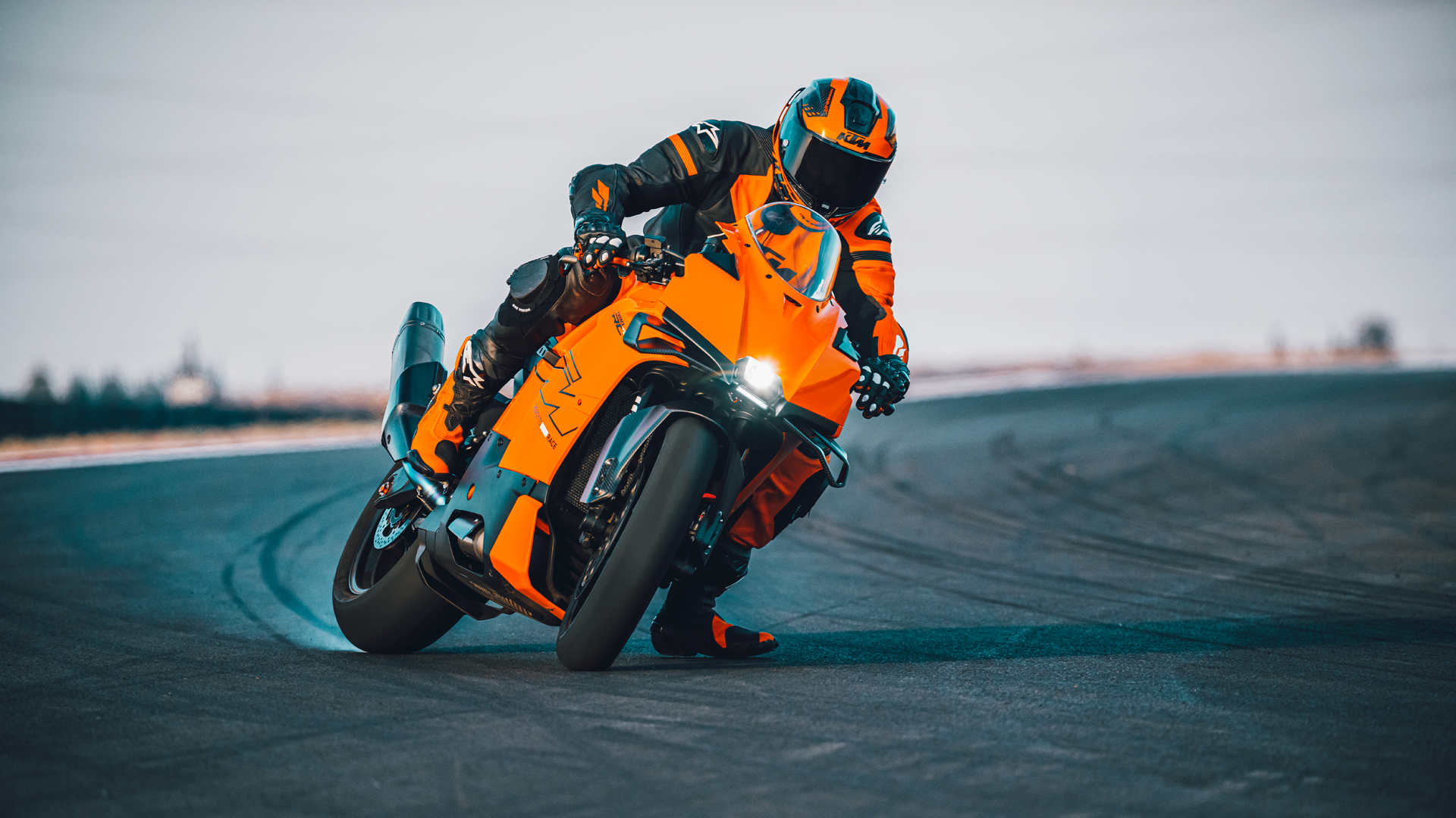 KTM 990 RC R 2026 Accion (7)