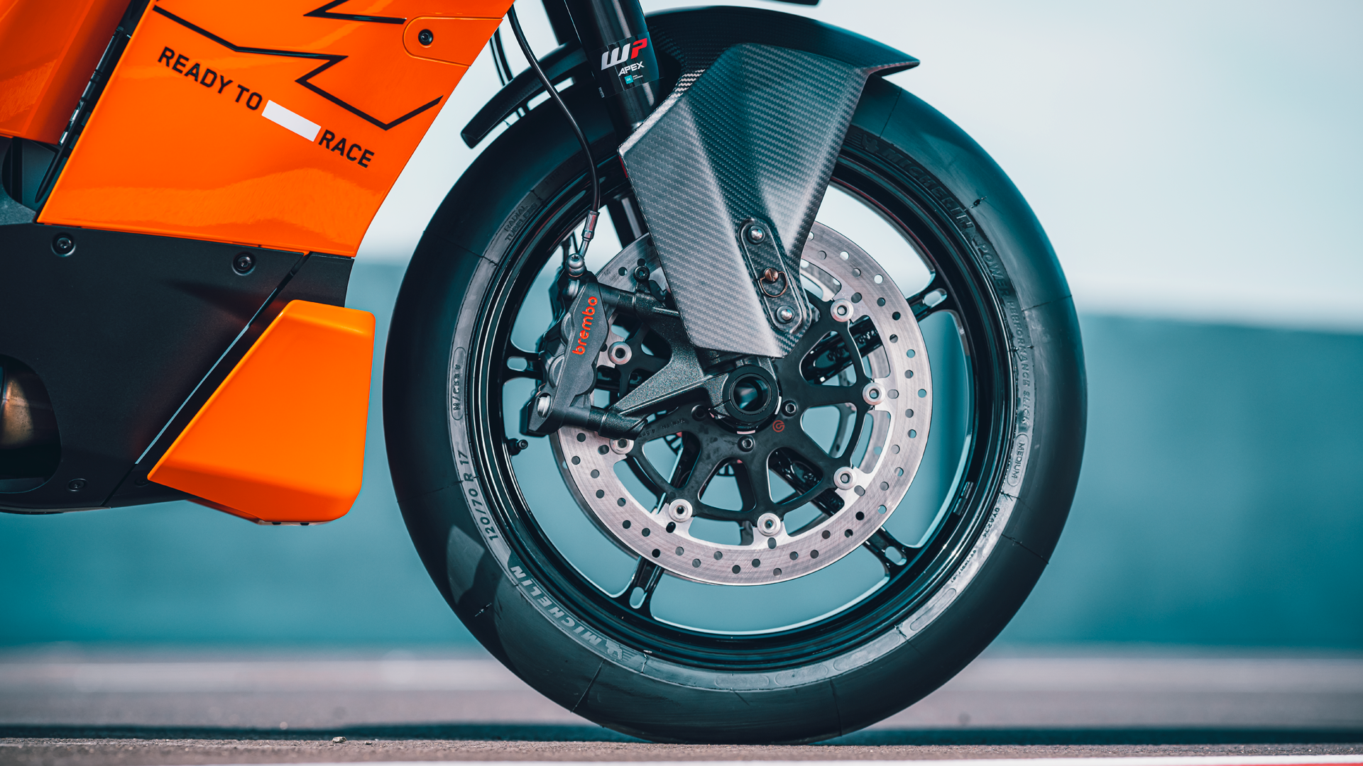 KTM 990 RC R 2026 Detalles (1)