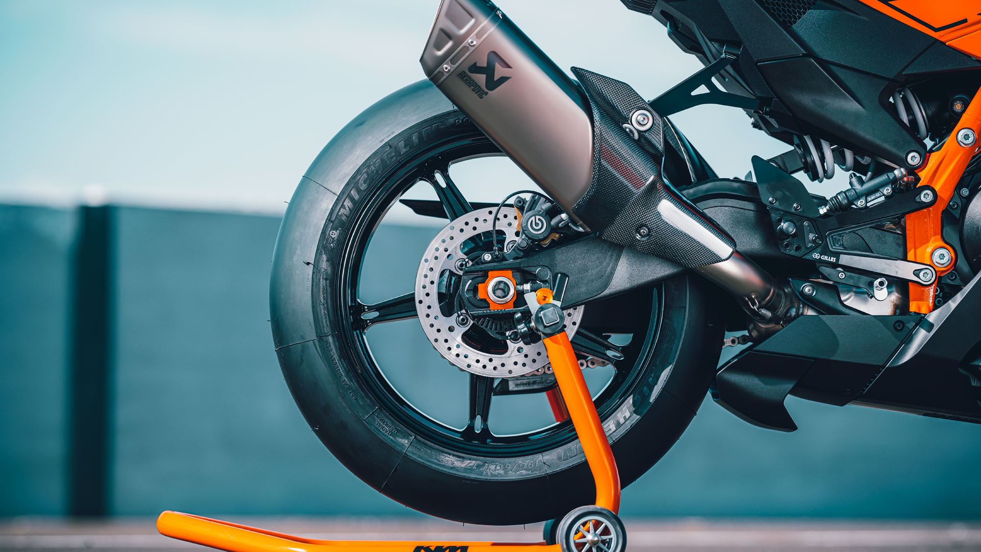 KTM 990 RC R 2026 Detalles (2)