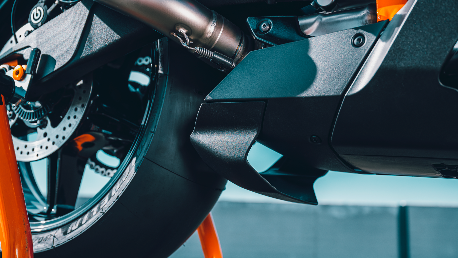 KTM 990 RC R 2026 Detalles (3)