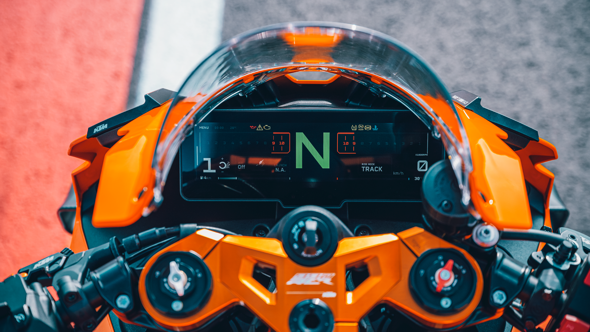 KTM 990 RC R 2026 Detalles (5)