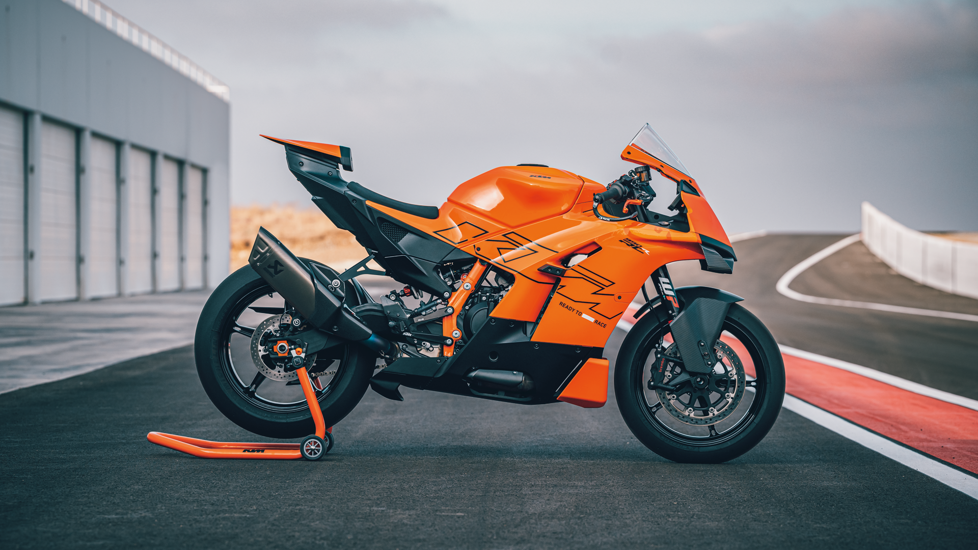 KTM 990 RC R 2026 Estatica