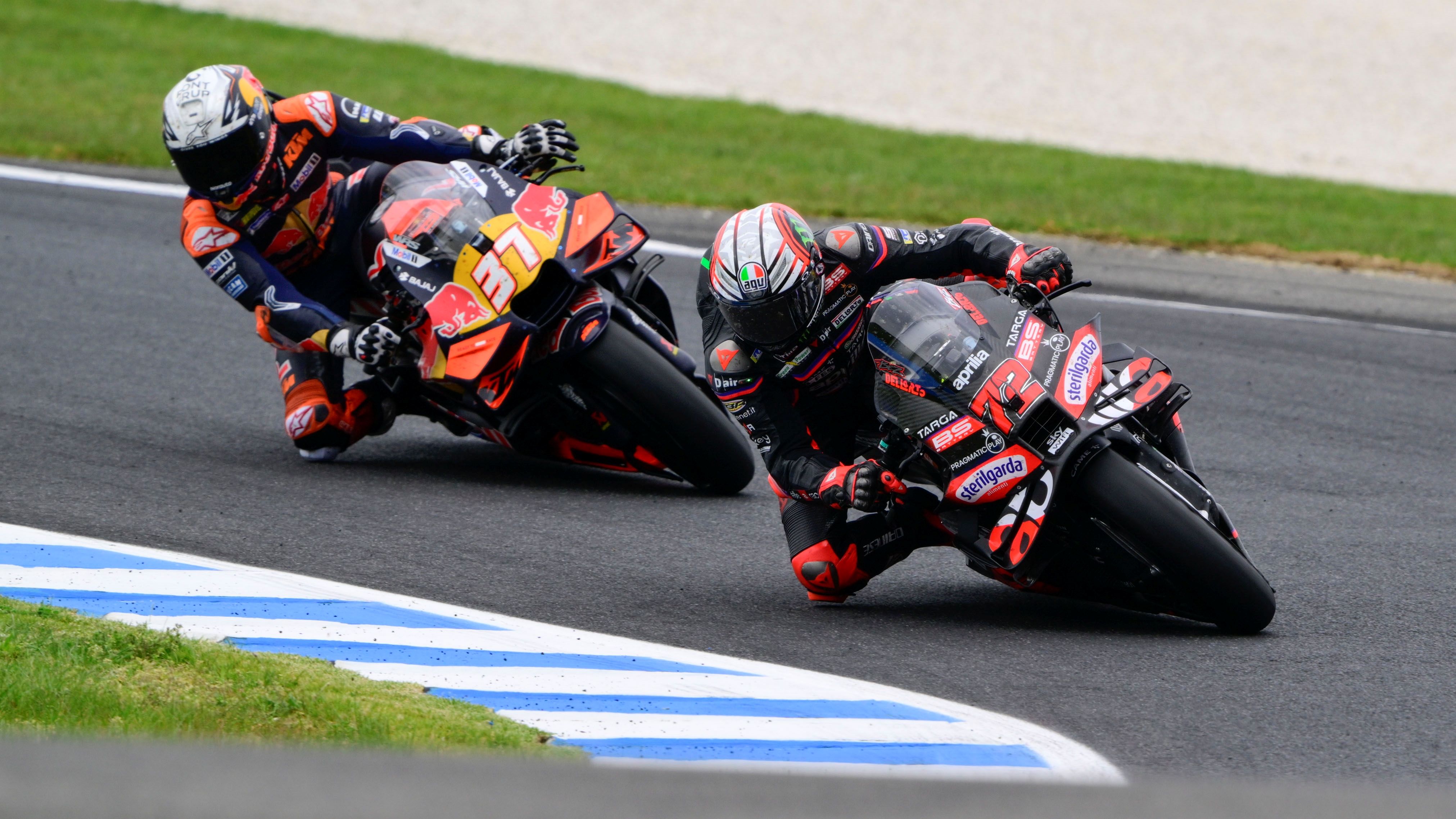 Marco Bezzecchi por delante de Pedro Acosta, MotoGP Australia 2025