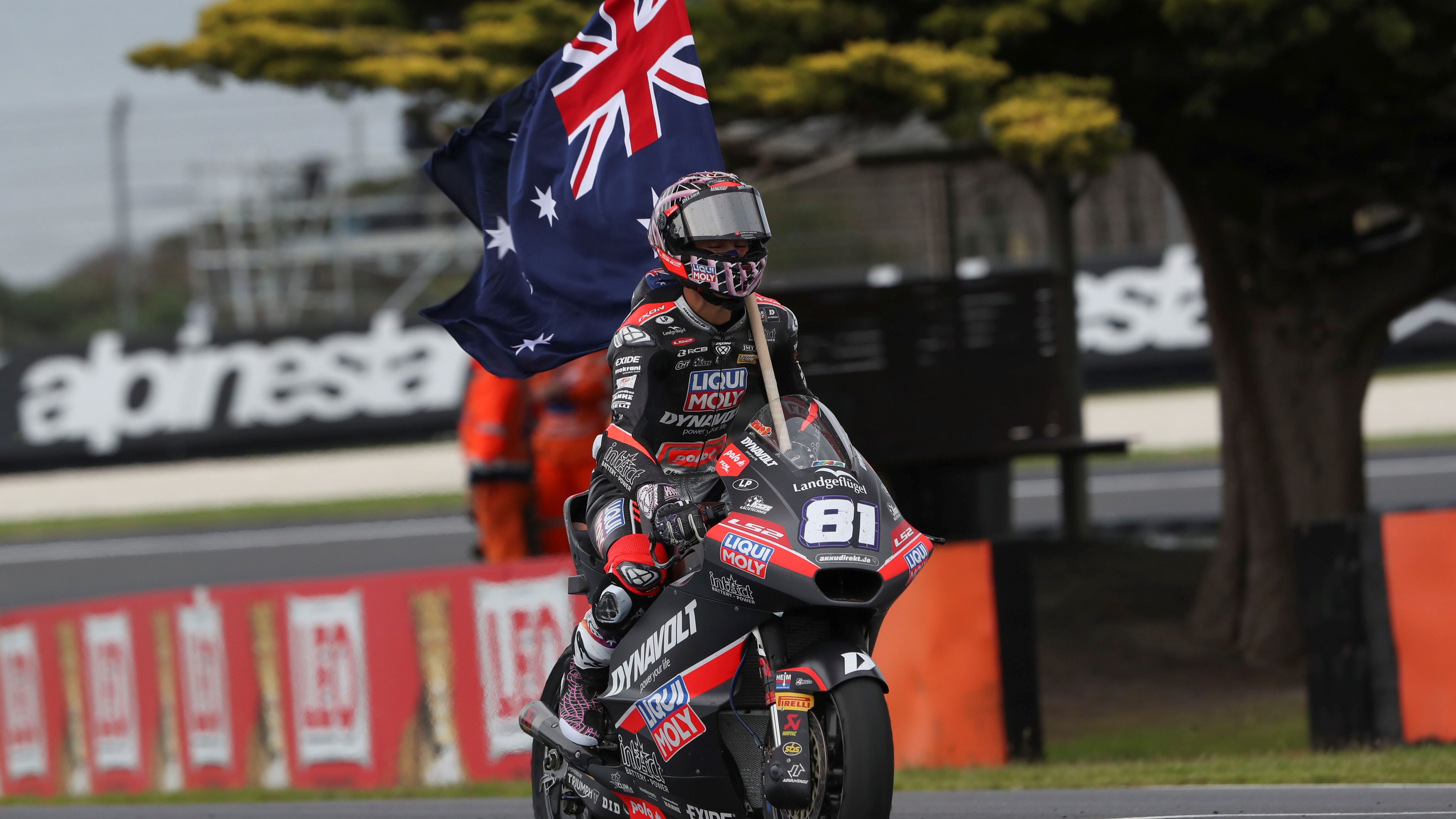 Senna Agius celebra la victoria en su país, Moto2 Australia 2025