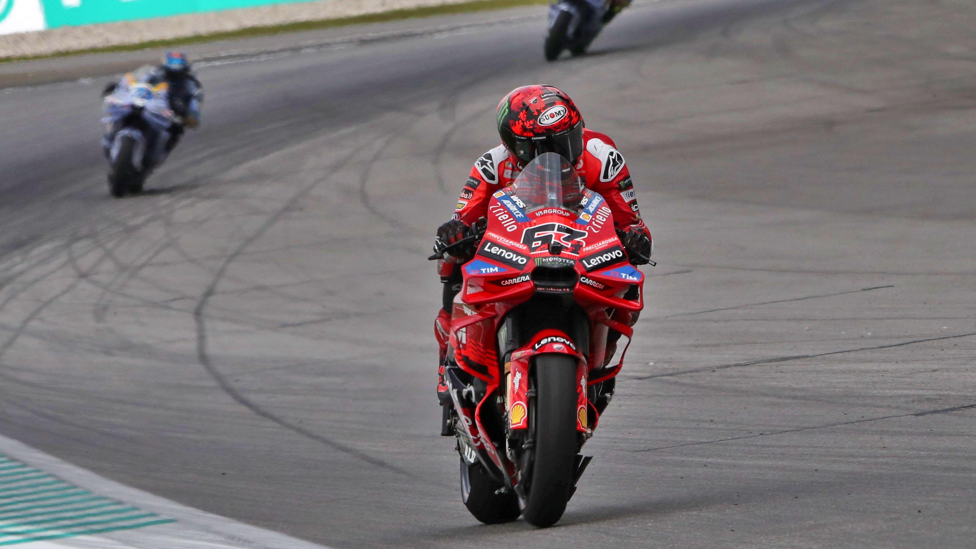Pecco Bagnaia ha arrasado en el Sprint de Malasia ante Álex Márquez