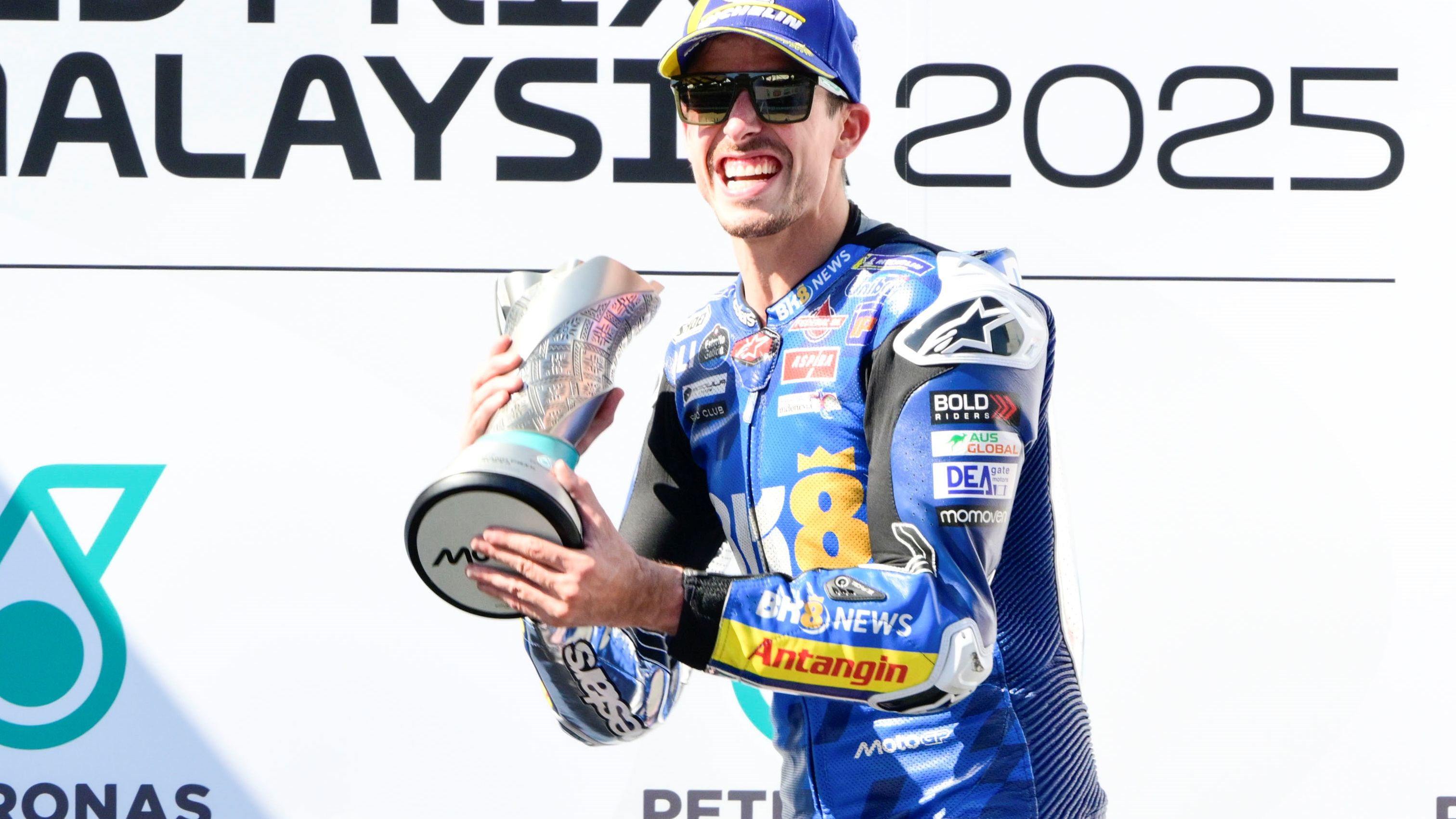 Álex Márquez celebra la victoria en el GP de Malasia Álex Márquez celebra la victoria en el GP de Malasia