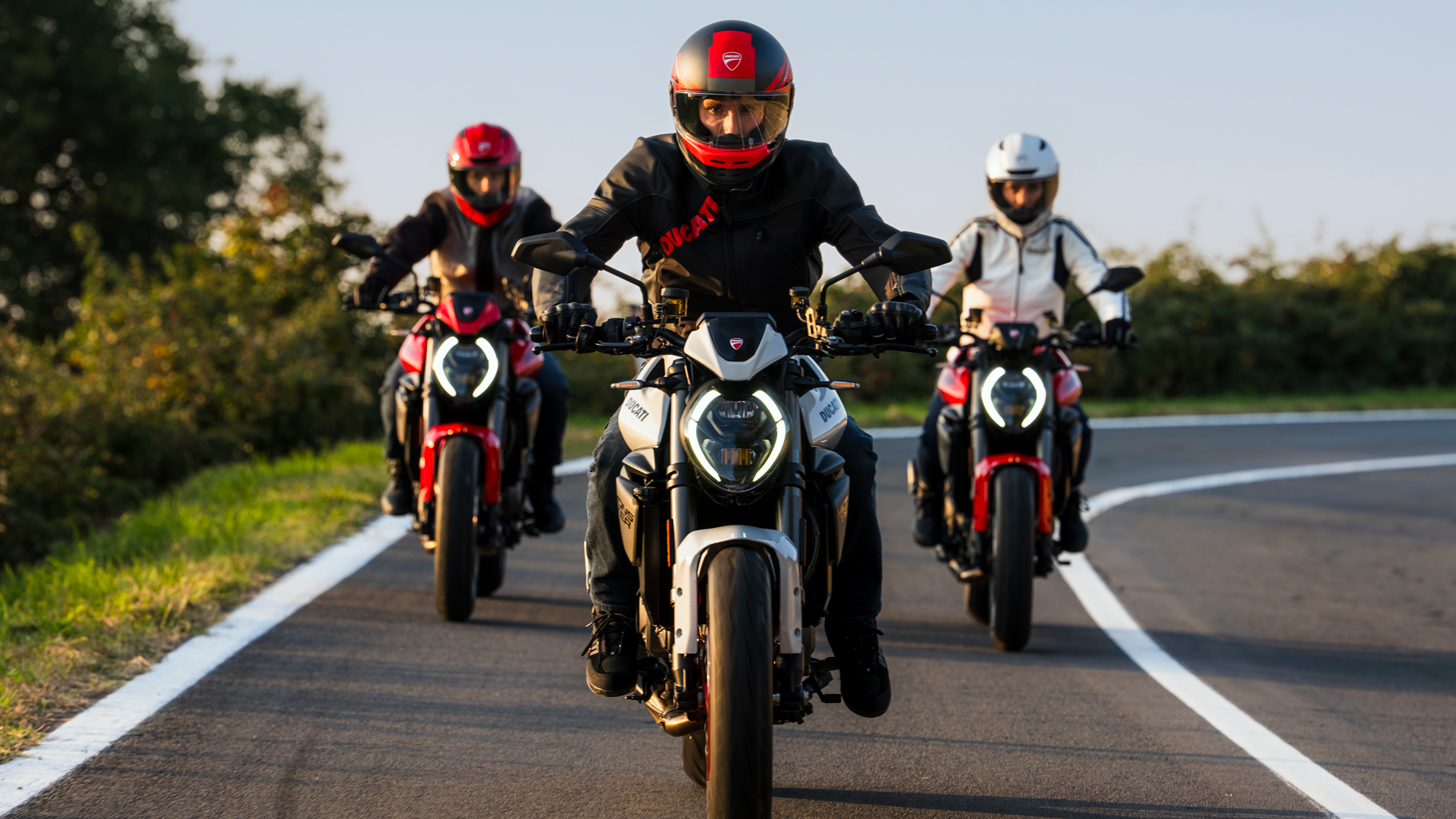 Ducati Monster 2026 Accion (6)