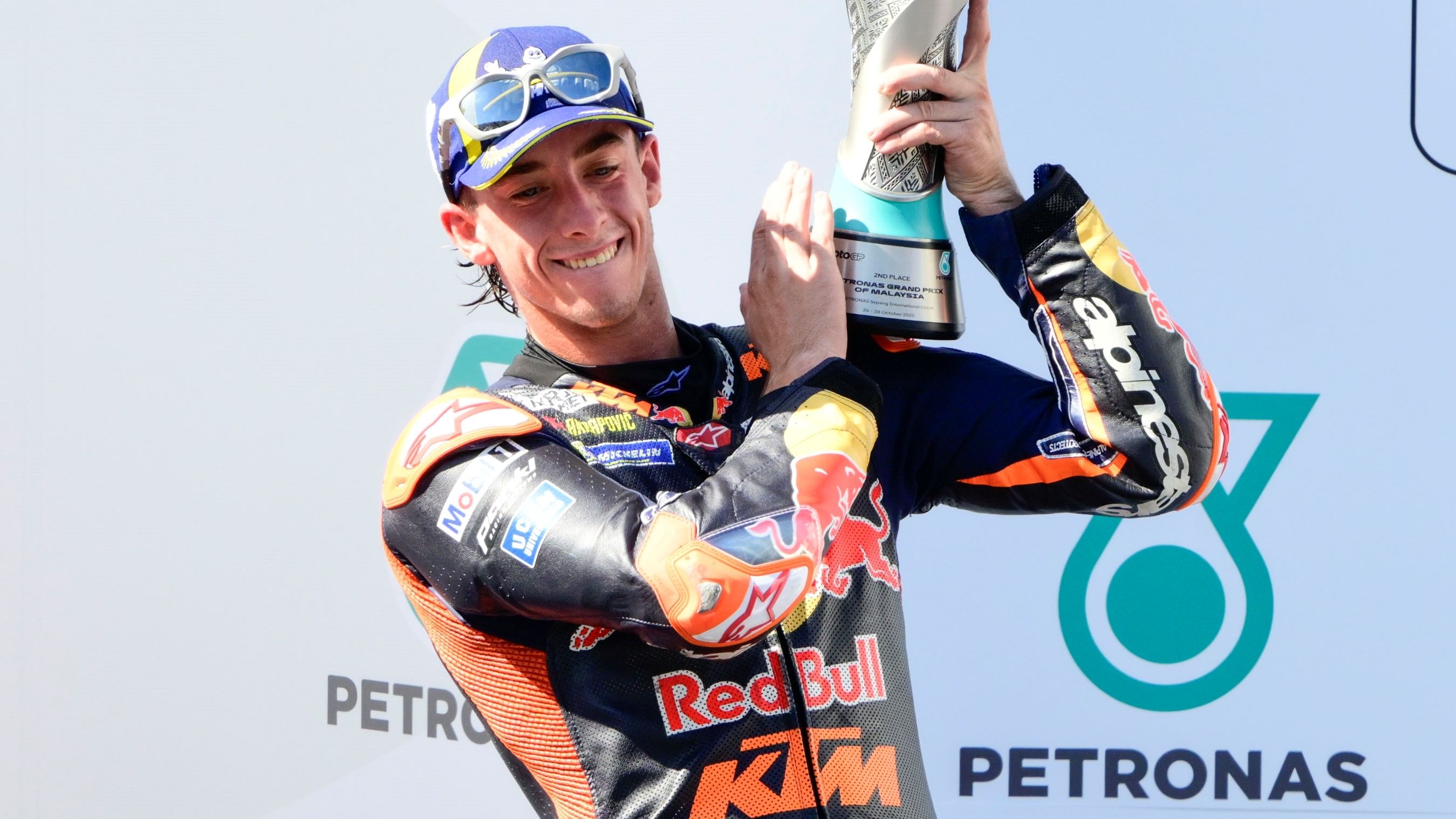 Pedro Acosta festeja su segunda posición en el GP de Malasia