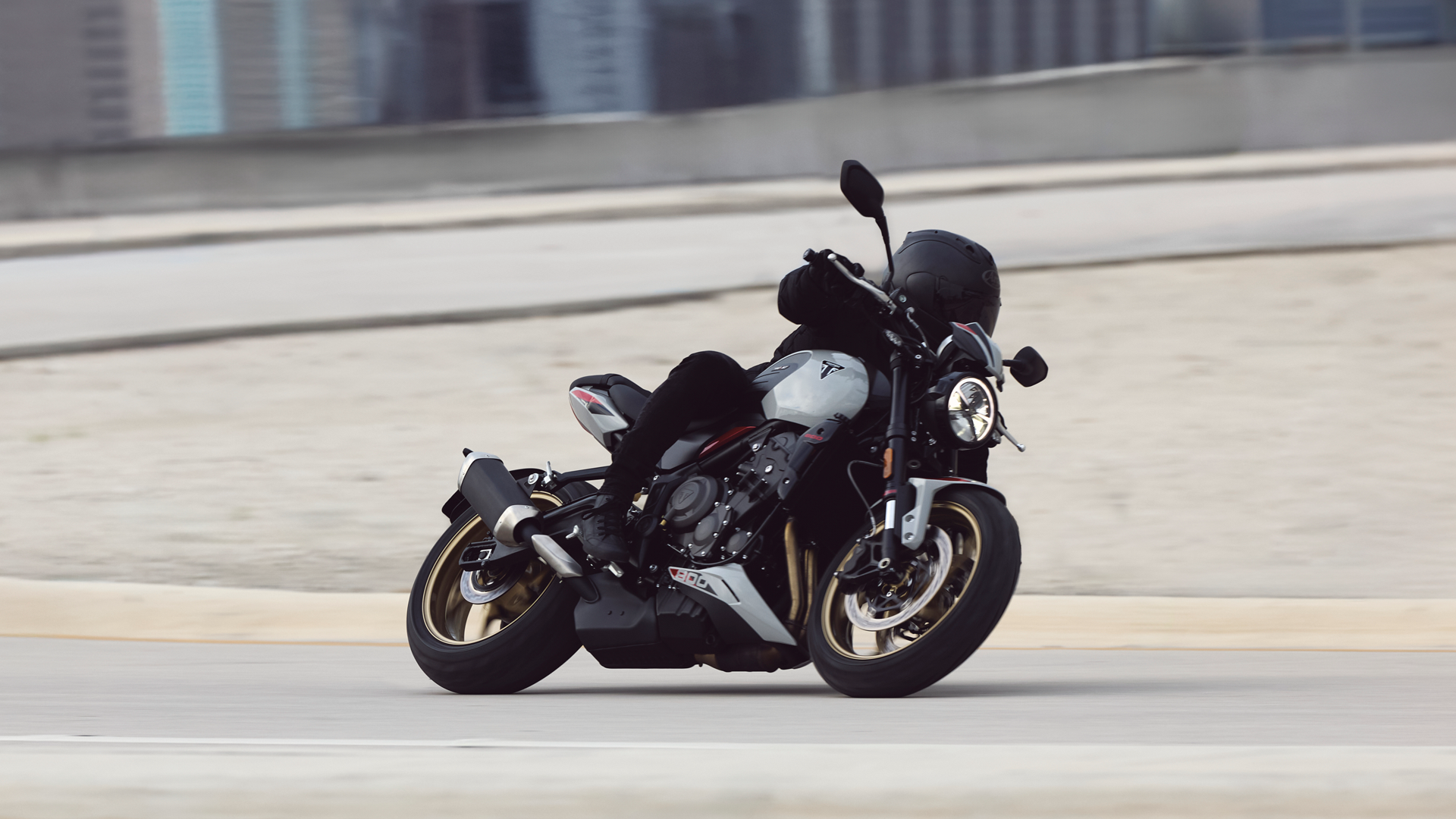 Triumph Trident 800 2026 Accion (5) Triumph Trident 800 2026 Accion (5)