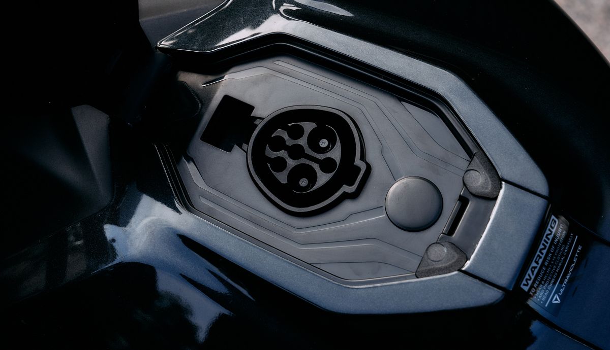 Ultraviolette F77 detalles (1)