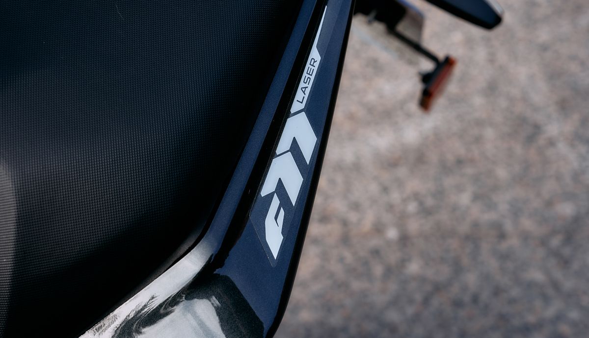 Ultraviolette F77 detalles (12)