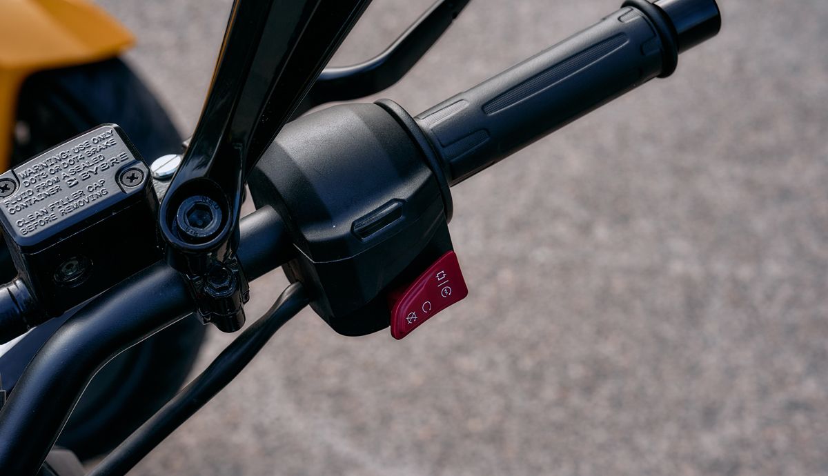 Ultraviolette F77 detalles (14)