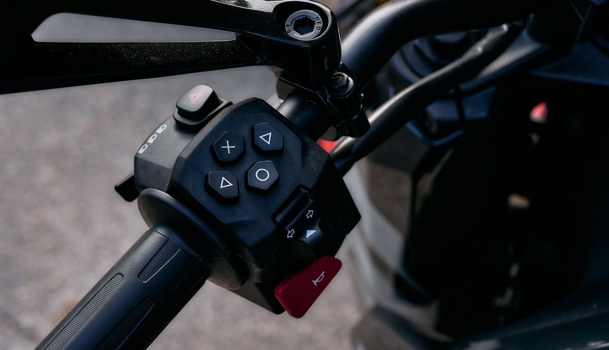 Ultraviolette F77 detalles (13) Ultraviolette F77 detalles (13)