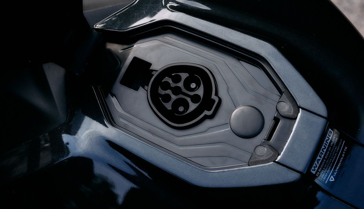 Ultraviolette F77 detalles (1) Ultraviolette F77 detalles (1)