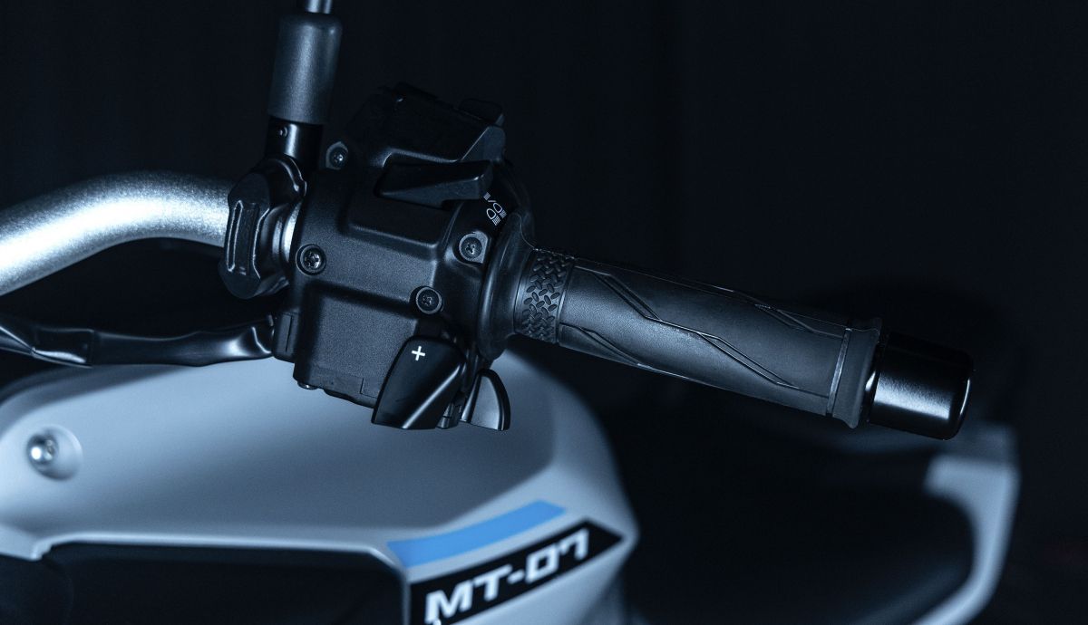 Yamaha M707 yamt detalles (6)