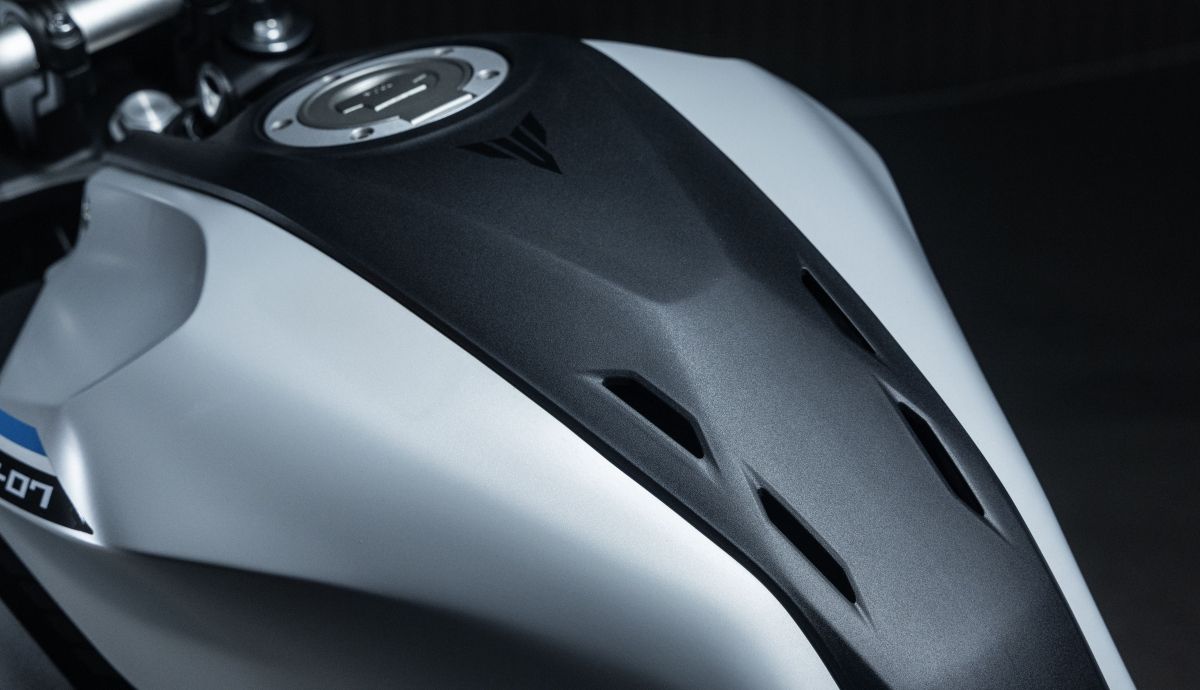 Yamaha M707 yamt detalles (2)