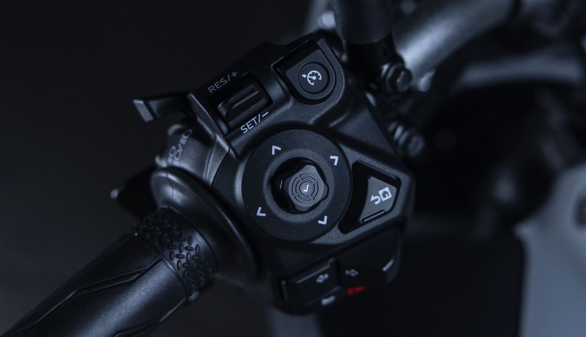 Yamaha M707 yamt detalles (9)