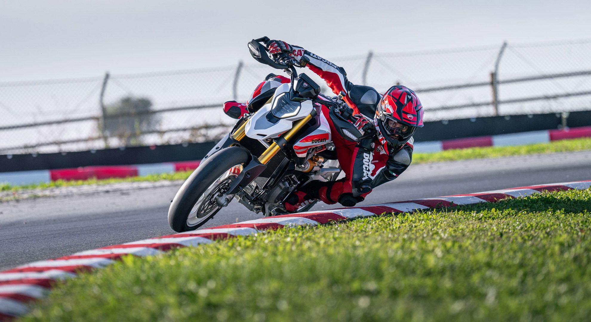 Ducati Hypermotard V2 SP 2026