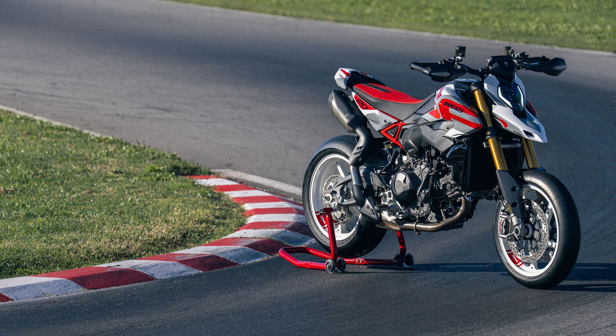 Ducati Hypermotard V2 SP 2026