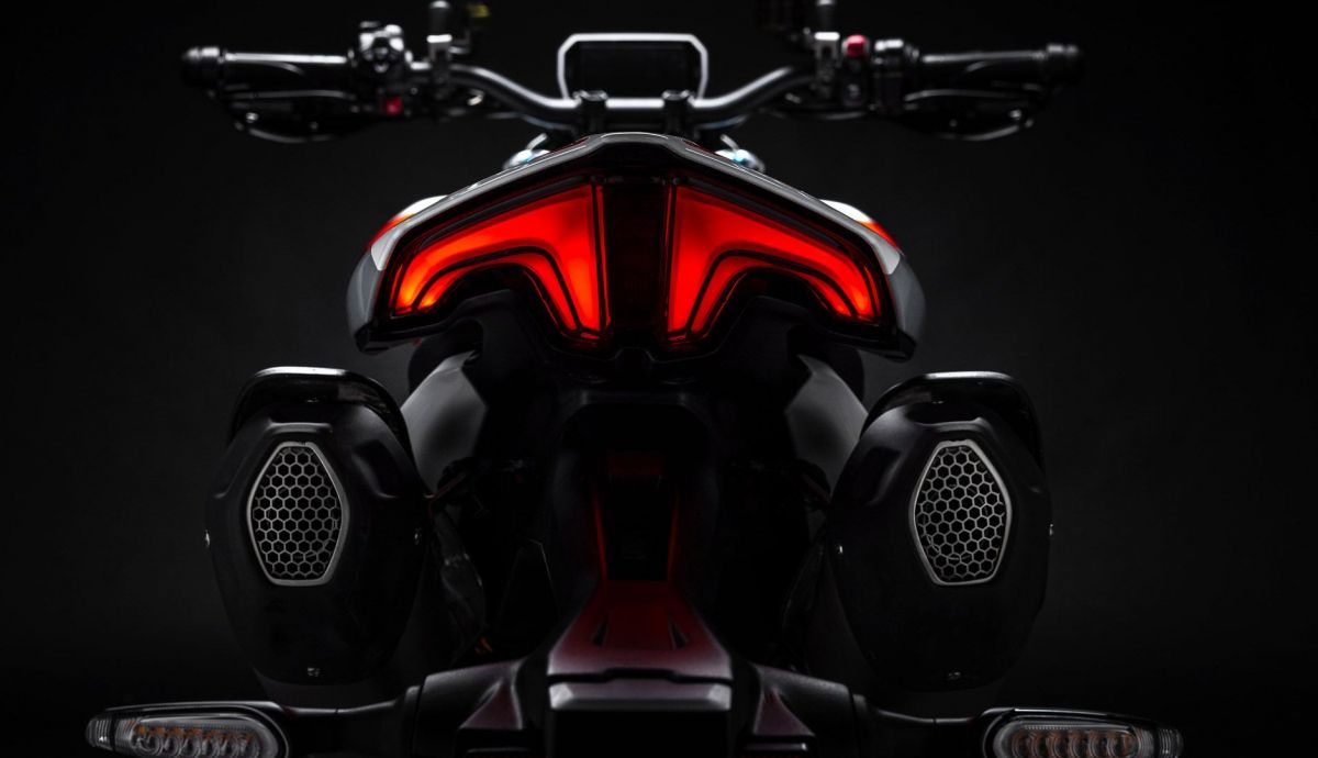 Ducati Hypermotard V2 SP 2026