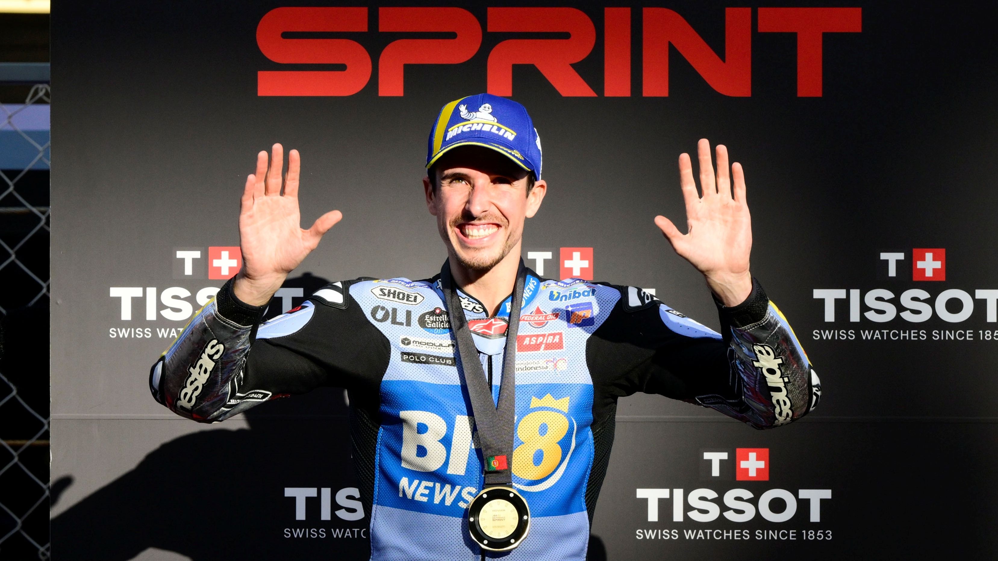 Alex Márquez celebra la victoria en el Sprint del Gran Premio de Portugal de MotoGP 2025