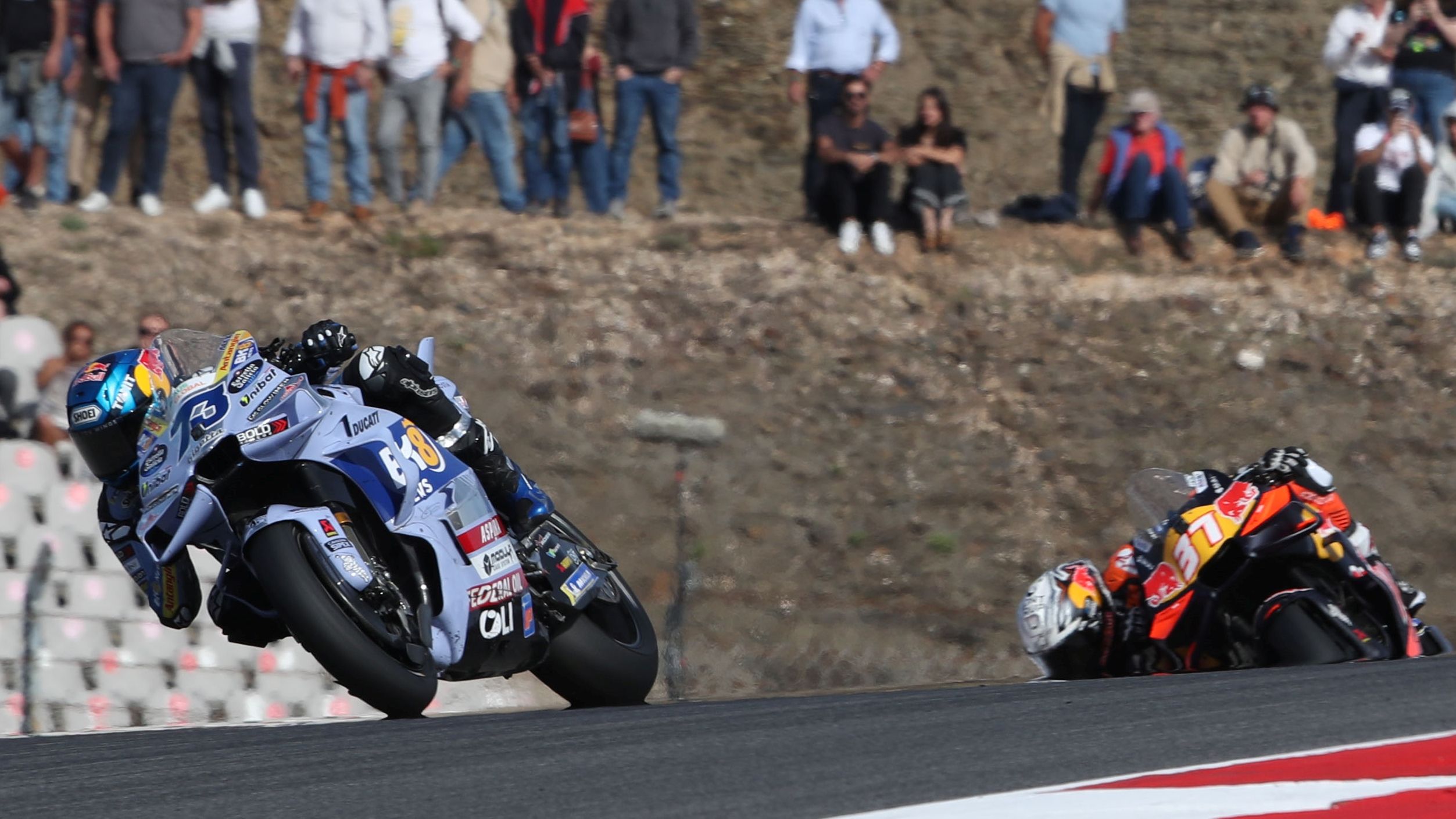 Álex Márquez se va de Pedro Acosta en el Sprint, MotoGP Portugal 2025