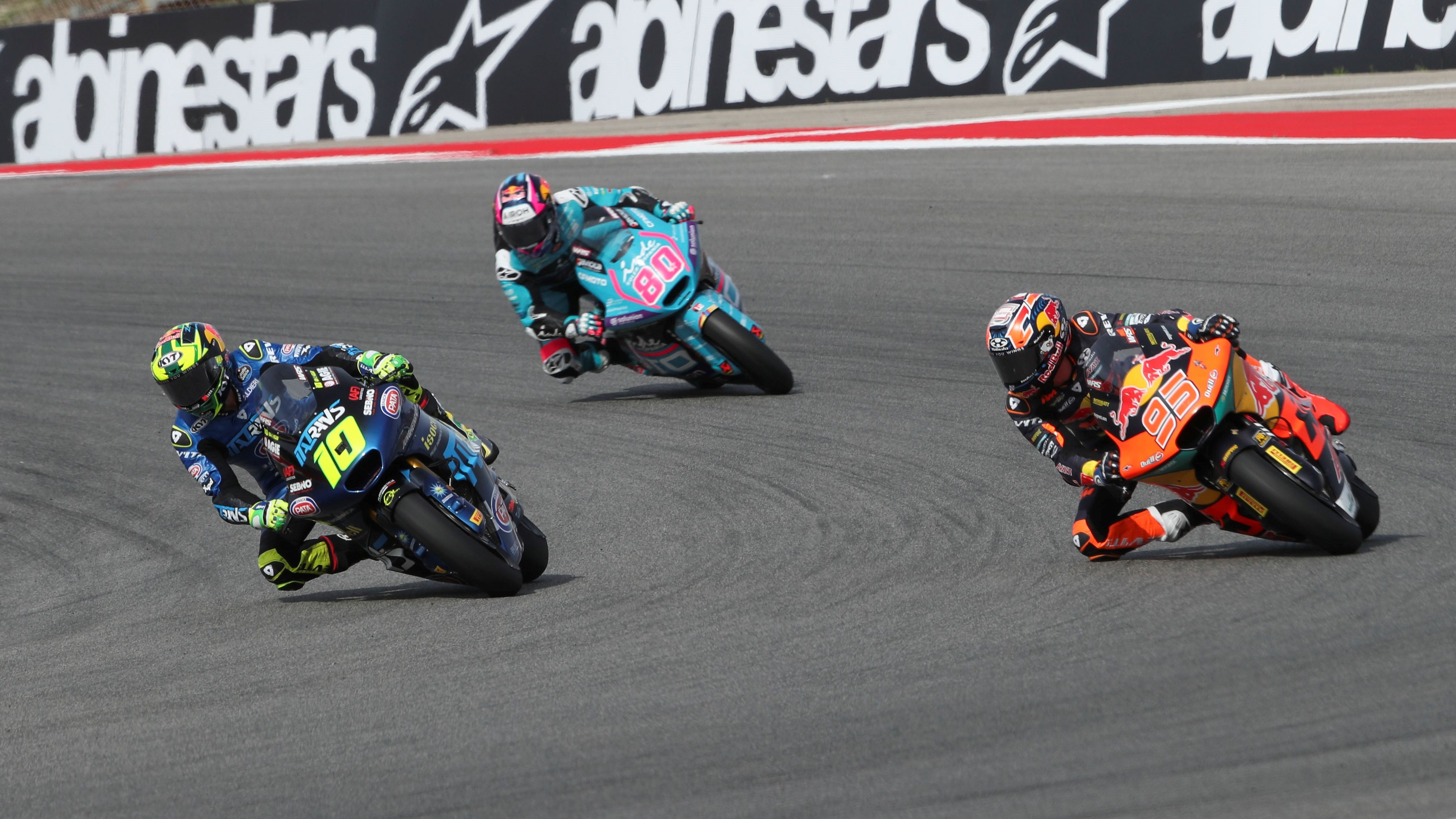 Diogo Moreira supera a Collin Veijer en presencia de David Alonso, Moto2 Portugal 2025