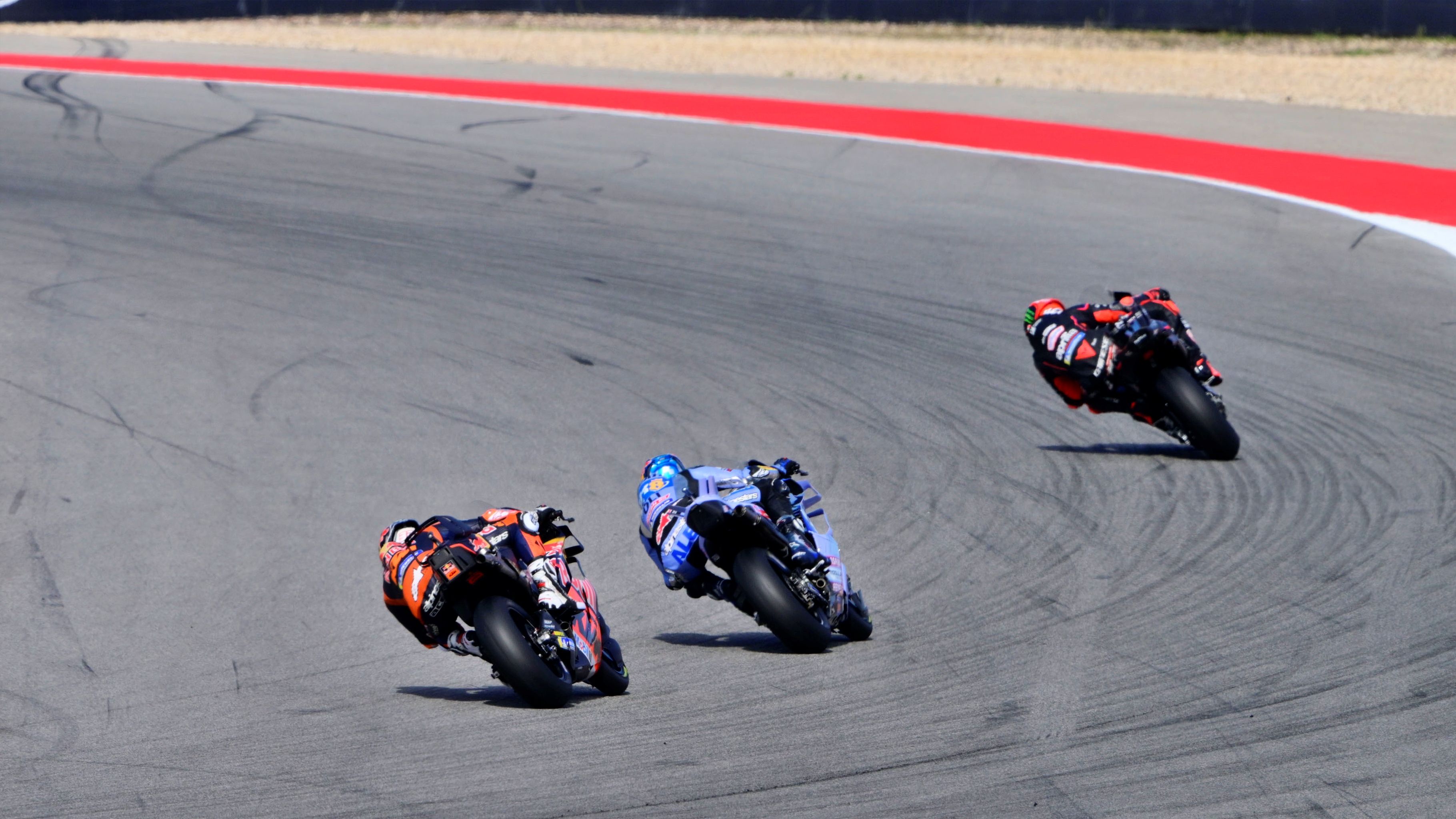 Marco Bezzecchi, Álex Márquez y Pedro Acosta engordaron sus estadísticas de MotoGP 2025 en Portimao