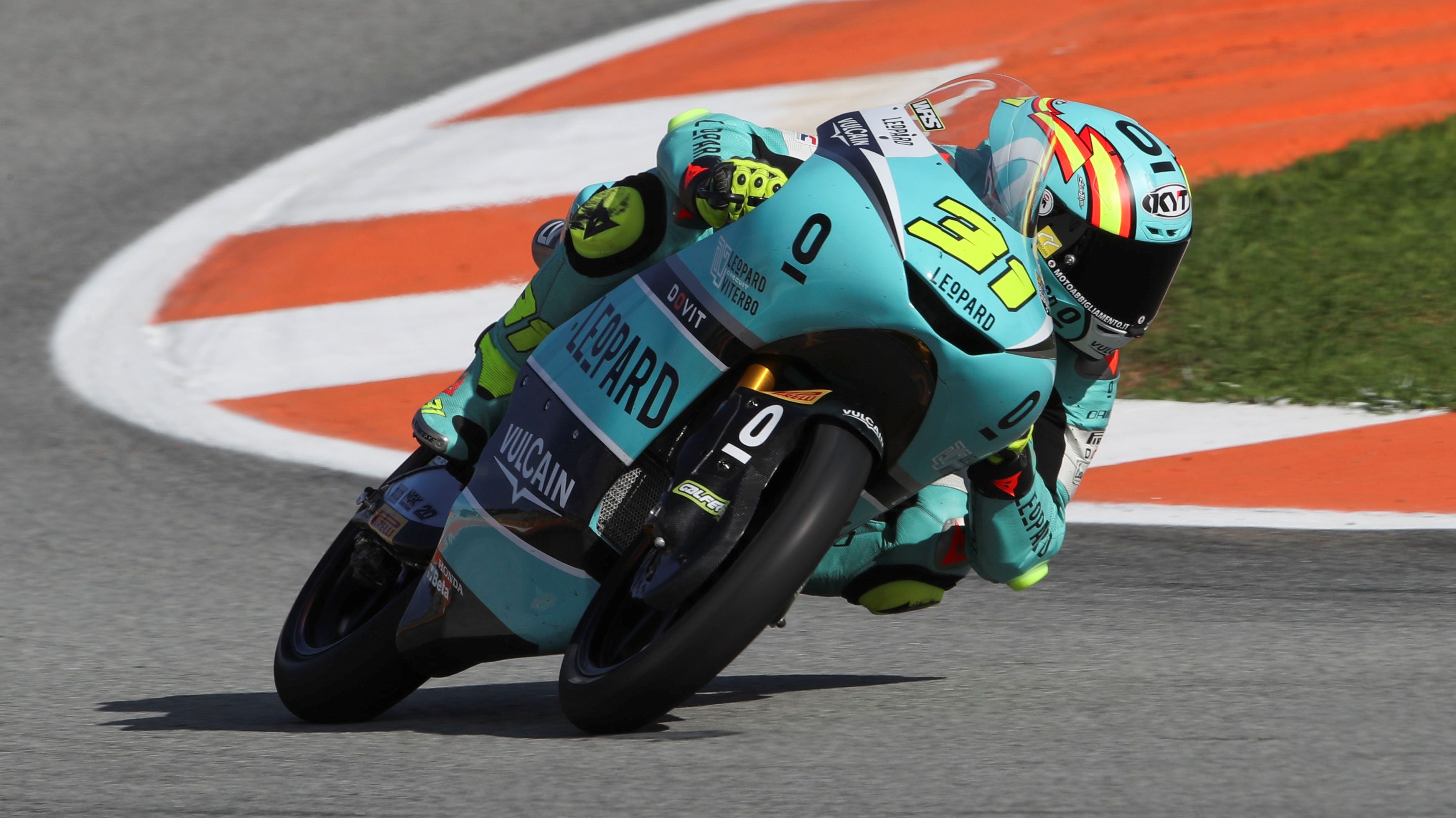 Adrián Fernández ha logrado la pole de Moto3 en Valencia