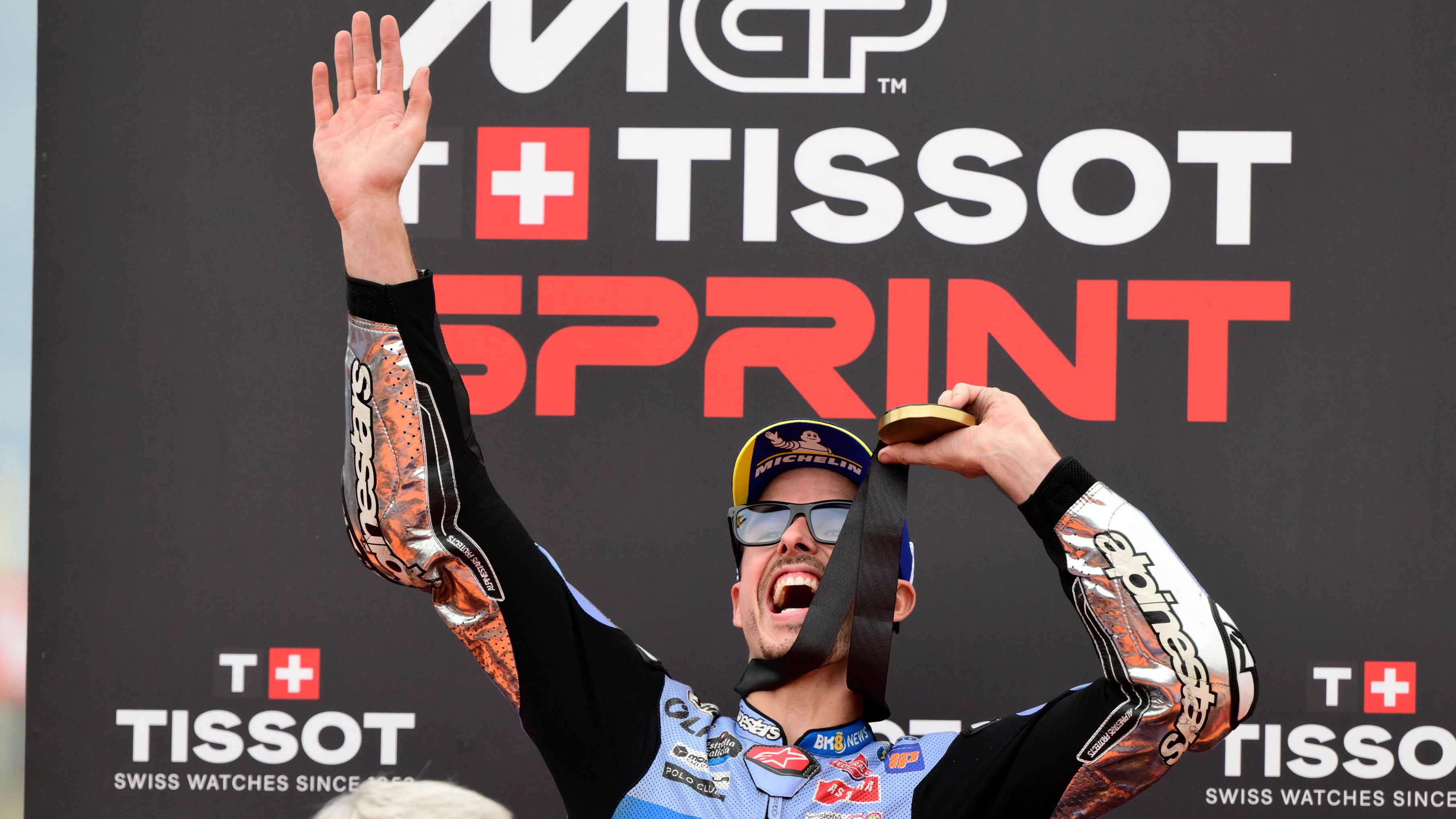 Alex Márquez  celebra su victoria en el Sprint del GP de Valencia