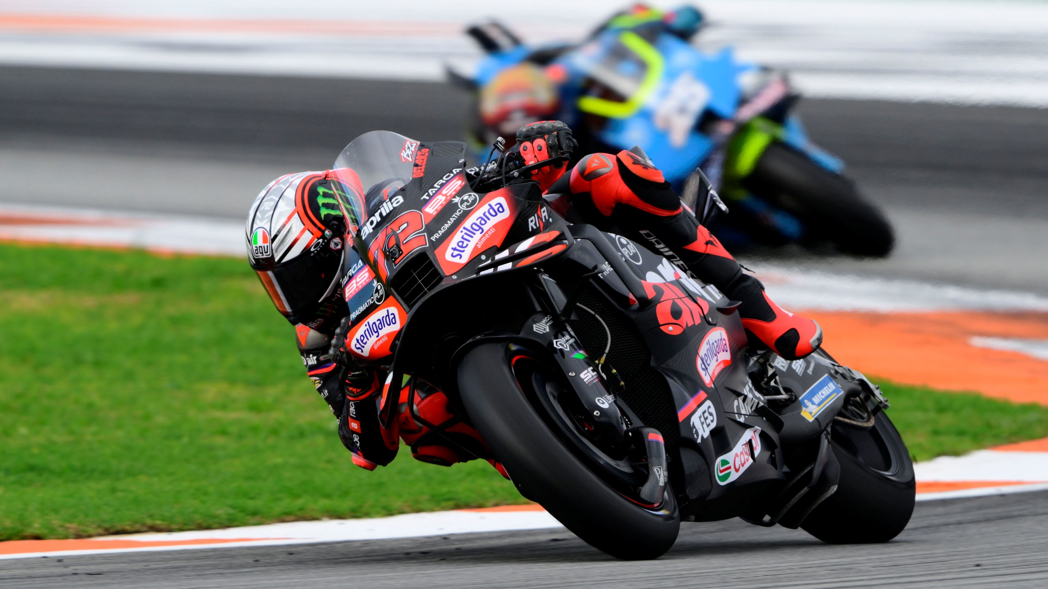 Marco Bezzecchi ha ganado en Valencia ante Raúl Fernández Marco Bezzecchi ha ganado en Valencia ante Raúl Fernández