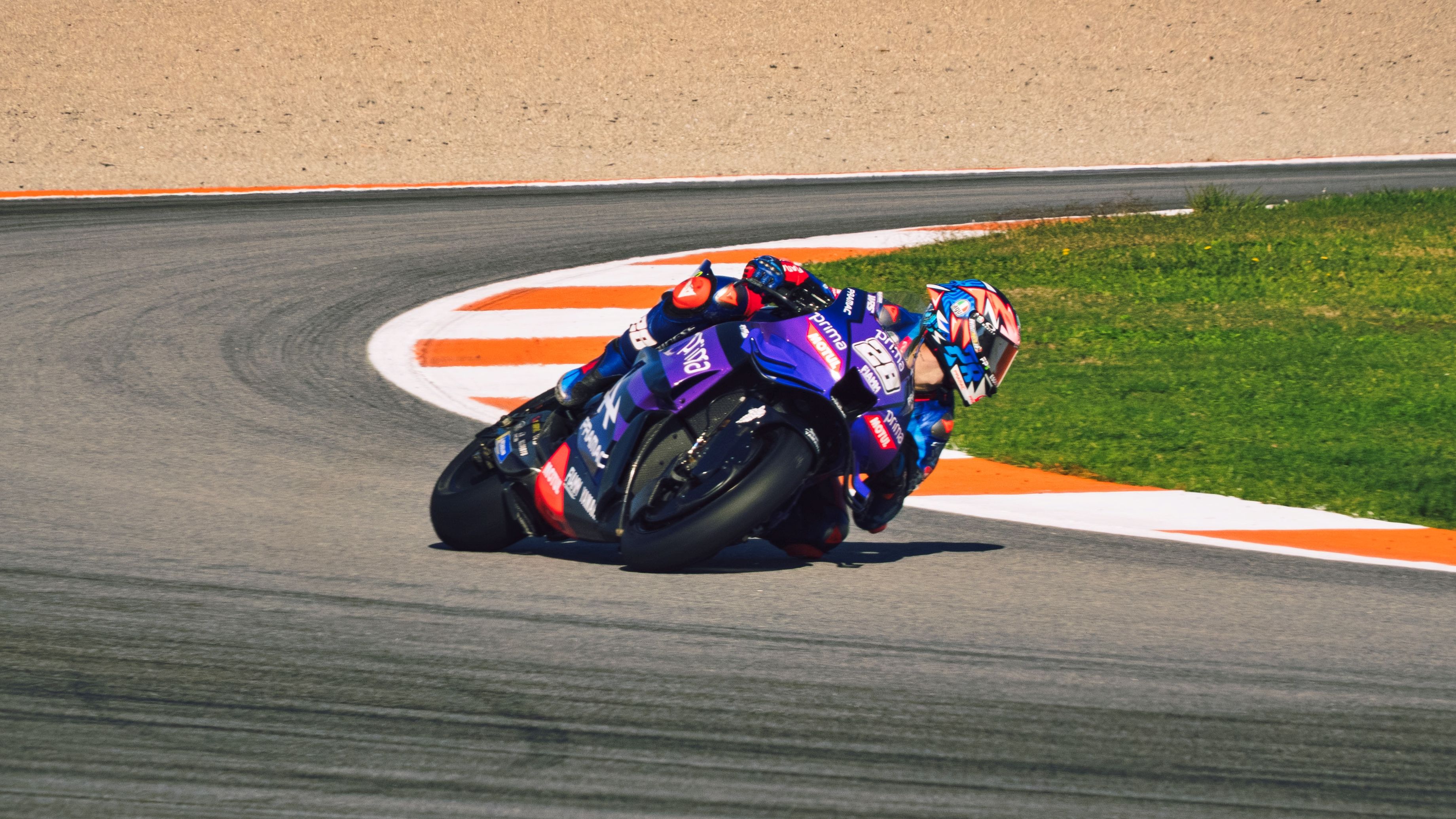 Izan Guevara ha probado la Yamaha de MotoGP en Valencia