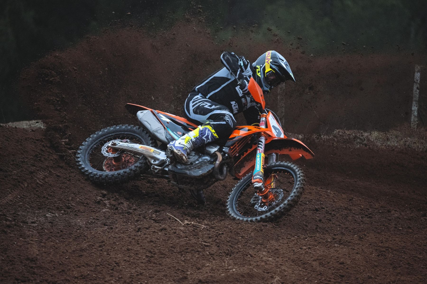 La confianza también se viste: FLY Racing según la voz de sus pilotos