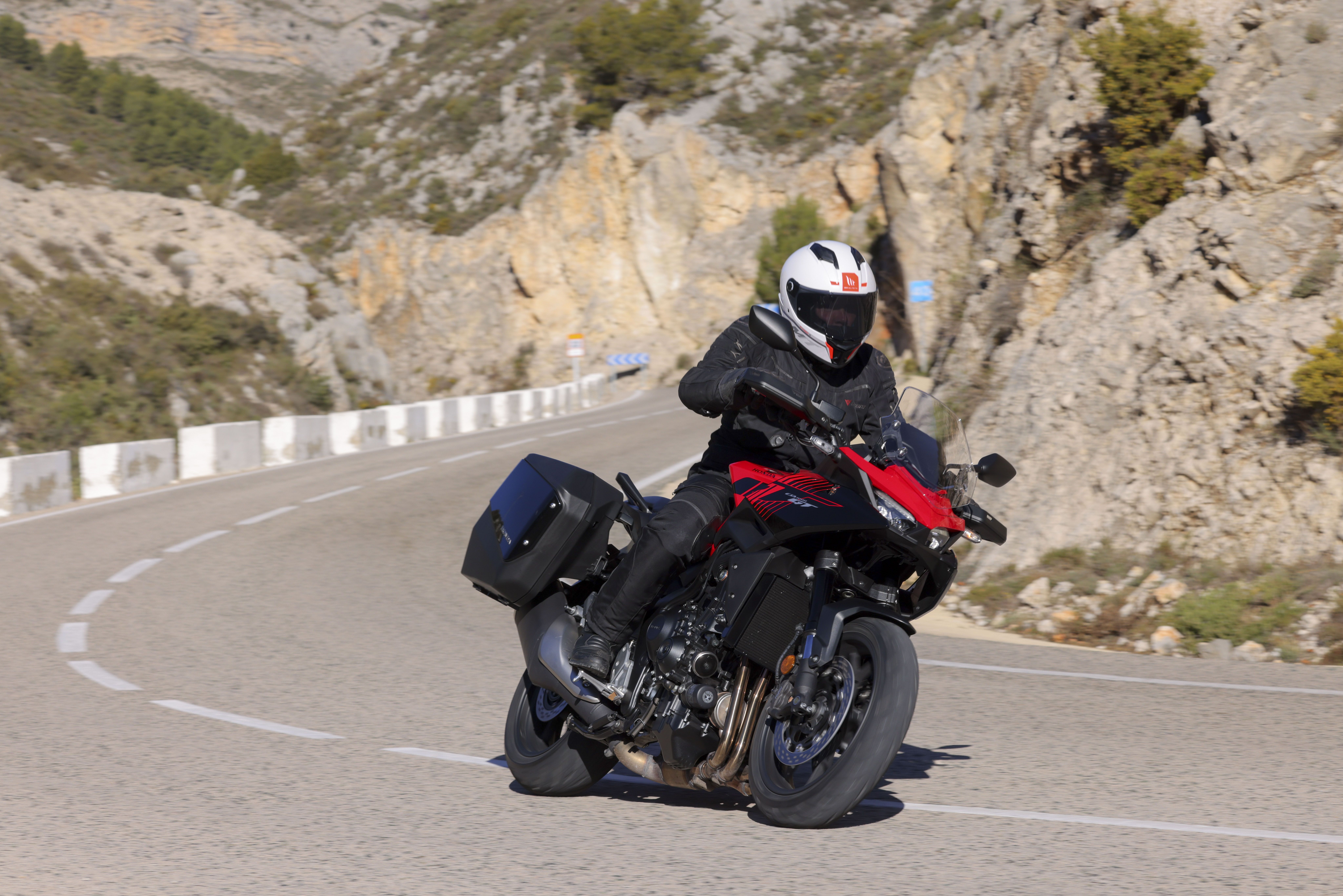 Honda CB1000GT accion (2)