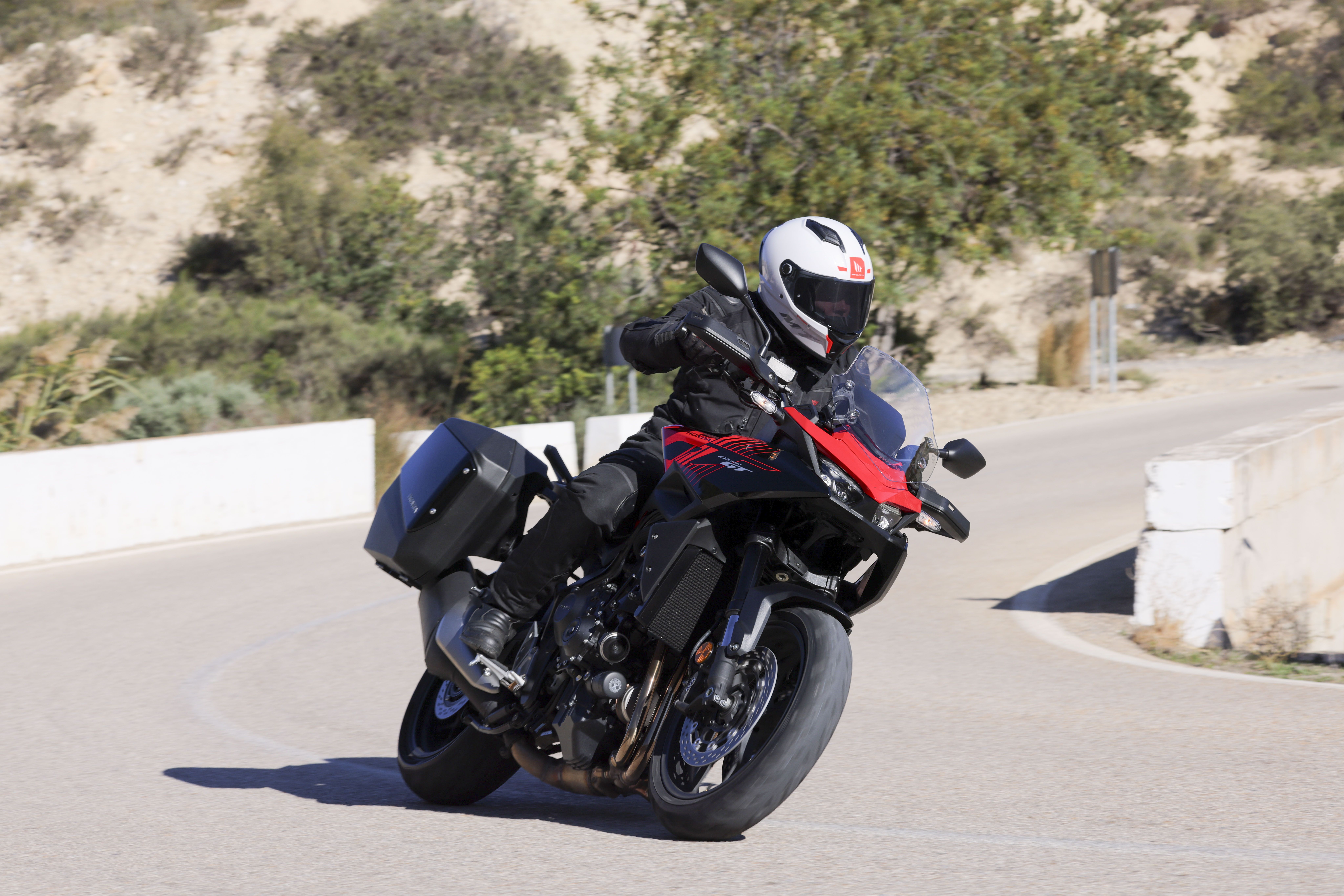 Honda CB1000GT accion (4)