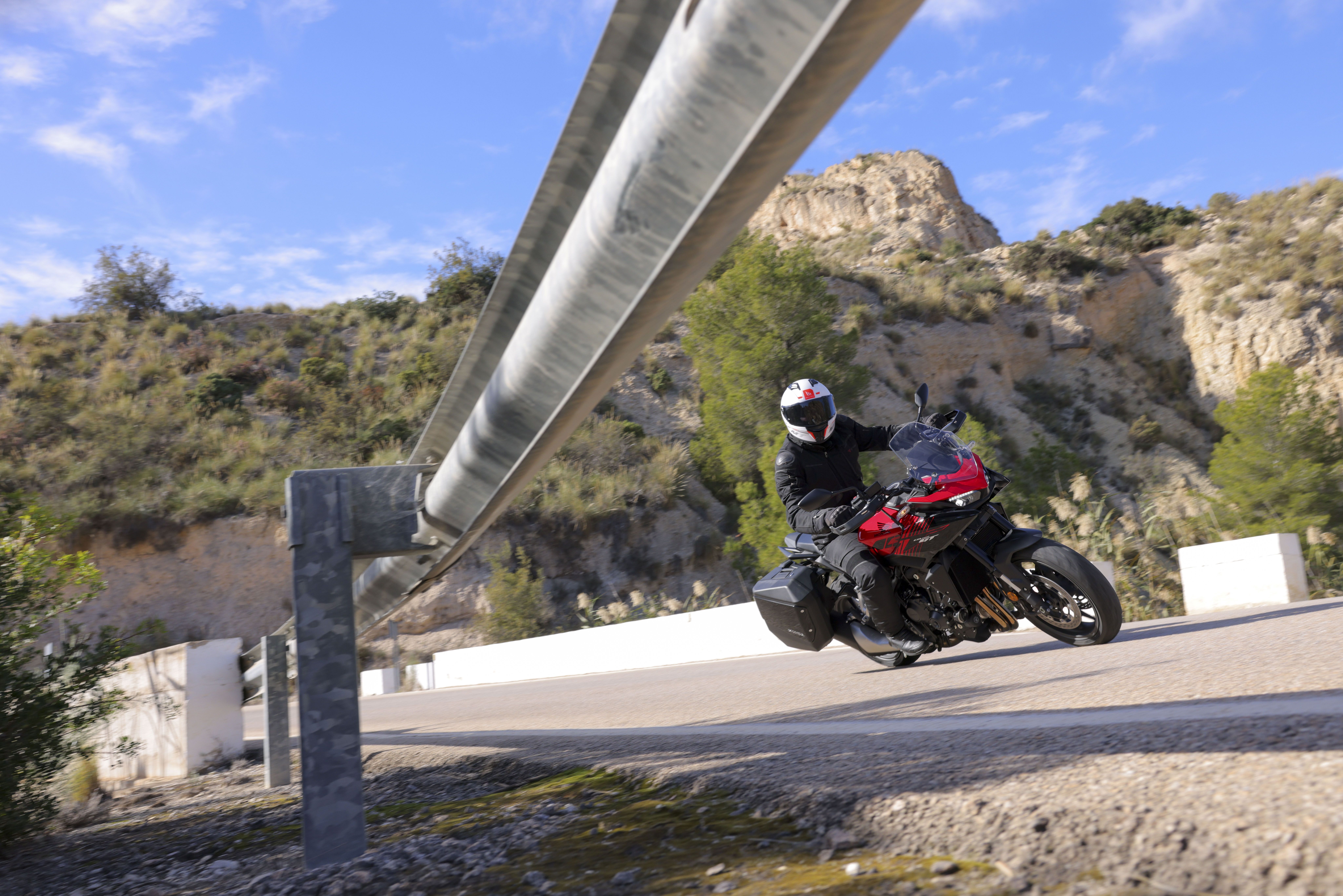 Honda CB1000GT accion (8)