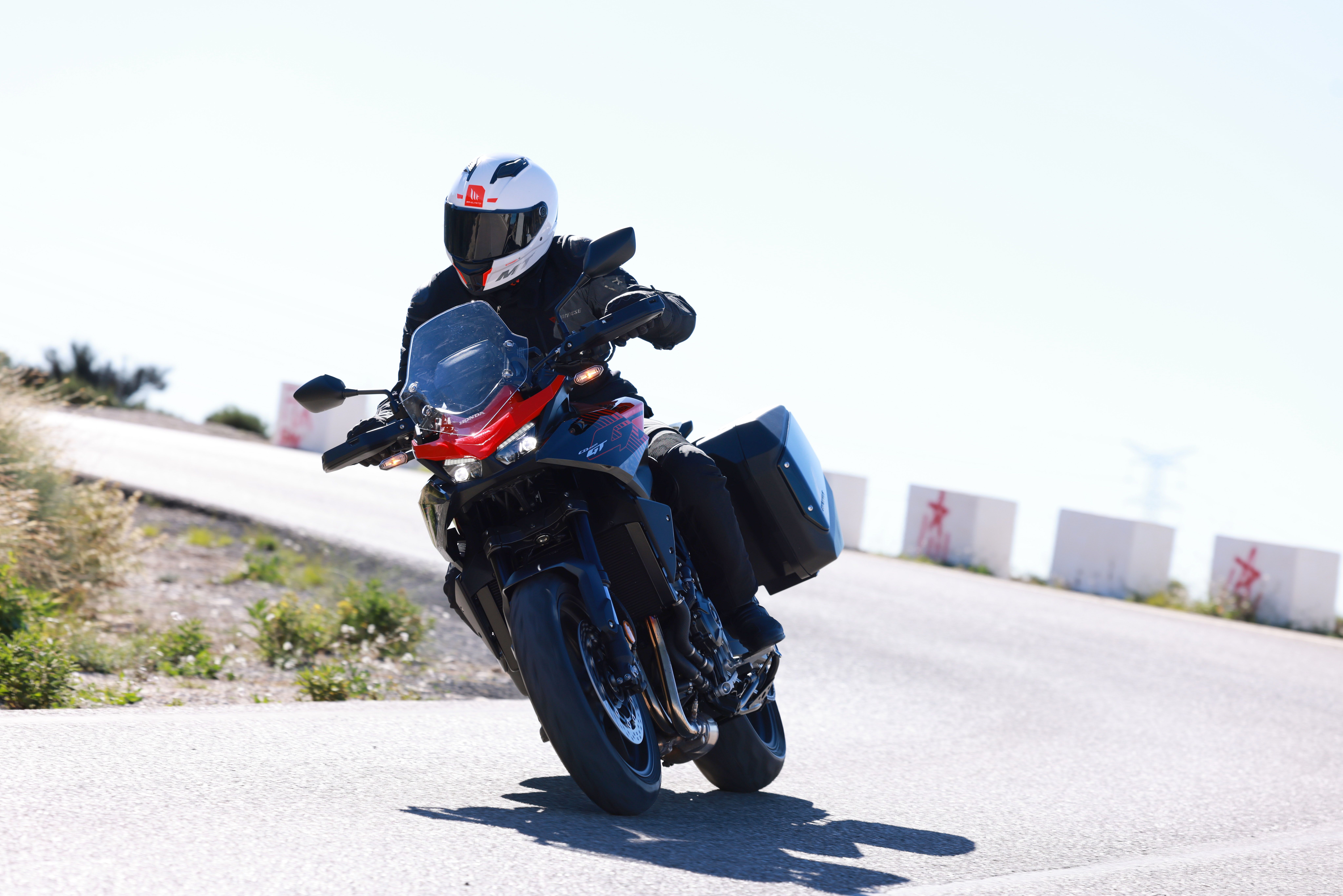 Honda CB1000GT accion (12)