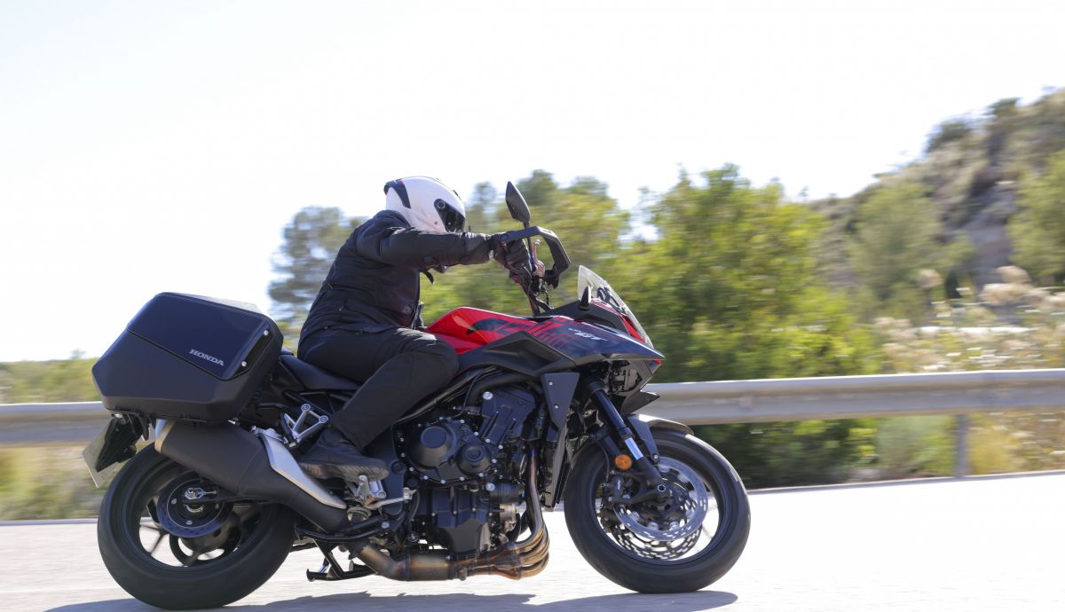 Honda CB1000GT accion (7)