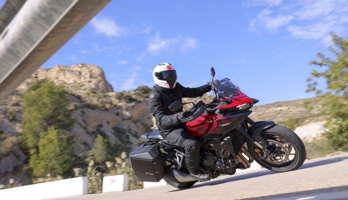 Honda CB1000GT accion (9)